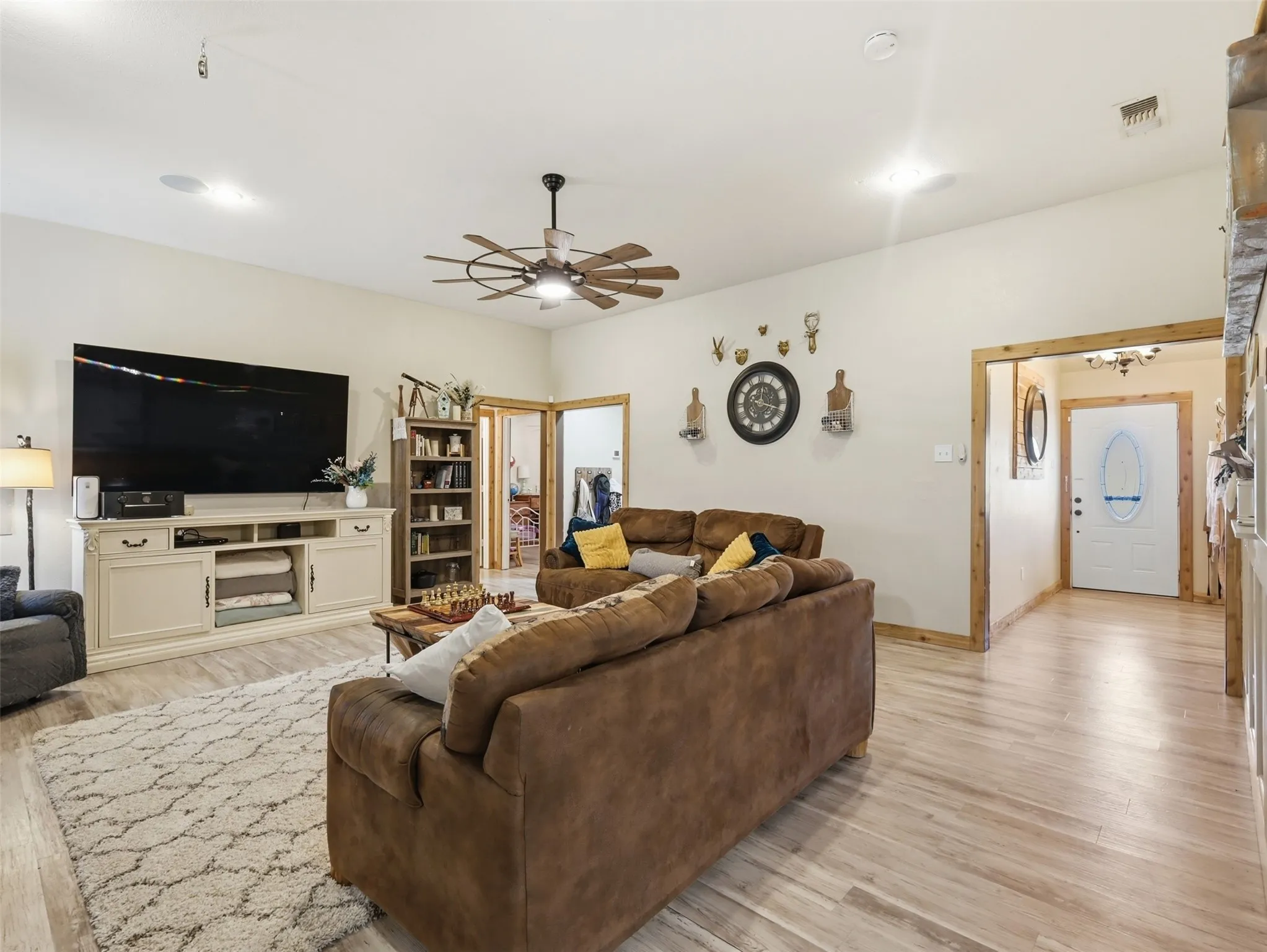 Farm For Sale in Fannin County , 3823 State Highway 11, Bonham, Texas 75418, 4 Bedroom, 2 Bathroom, 2 Garage spaces, 2,504 Sqft, built in 2006, Preowned, mls#21228781, Real Estate Agent in Bonham, Homes For Sale in Fannin county, Homes For Sale in Bonham, Realtor in Bonham Texas, Real Estate Brokerage Independent Realty Texas, Luminita Cordes Realtor