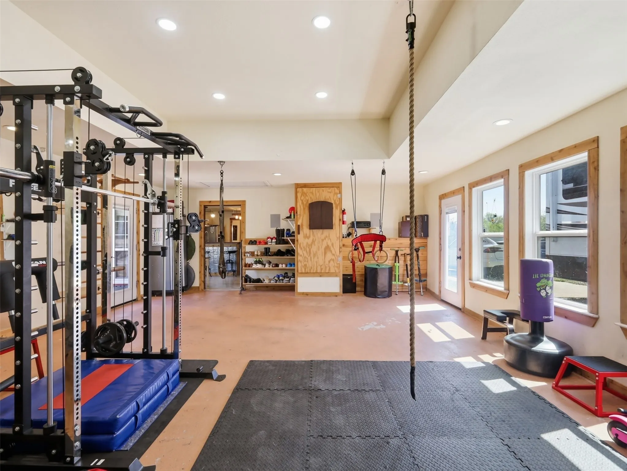 Farm For Sale in Fannin County , 3823 State Highway 11, Bonham, Texas 75418, 4 Bedroom, 2 Bathroom, 2 Garage spaces, 2,504 Sqft, built in 2006, Preowned, mls#21228781, Real Estate Agent in Bonham, Homes For Sale in Fannin county, Homes For Sale in Bonham, Realtor in Bonham Texas, Real Estate Brokerage Independent Realty Texas, Luminita Cordes Realtor