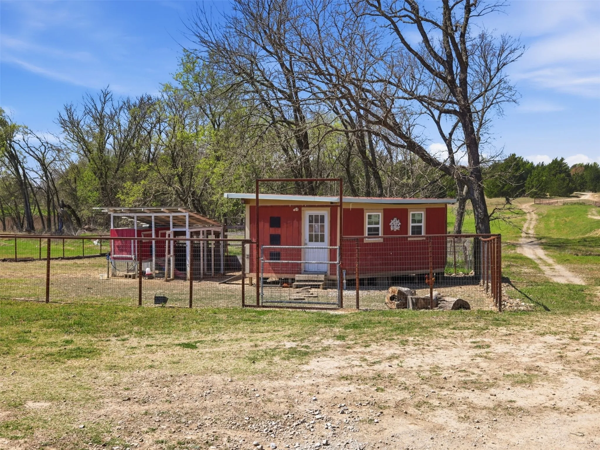 Farm For Sale in Fannin County , 3823 State Highway 11, Bonham, Texas 75418, 4 Bedroom, 2 Bathroom, 2 Garage spaces, 2,504 Sqft, built in 2006, Preowned, mls#21228781, Real Estate Agent in Bonham, Homes For Sale in Fannin county, Homes For Sale in Bonham, Realtor in Bonham Texas, Real Estate Brokerage Independent Realty Texas, Luminita Cordes Realtor