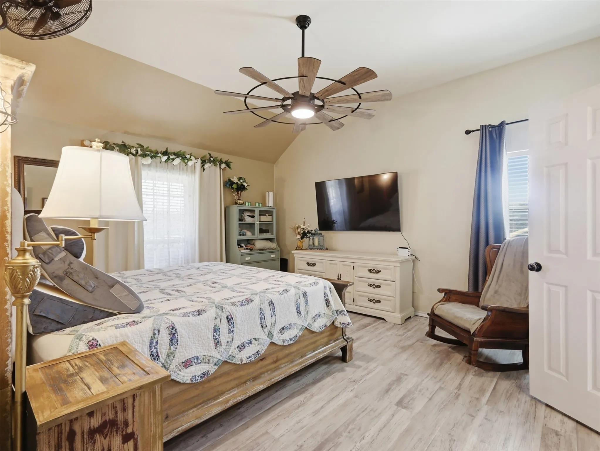 Farm For Sale in Fannin County , 3823 State Highway 11, Bonham, Texas 75418, 4 Bedroom, 2 Bathroom, 2 Garage spaces, 2,504 Sqft, built in 2006, Preowned, mls#21228781, Real Estate Agent in Bonham, Homes For Sale in Fannin county, Homes For Sale in Bonham, Realtor in Bonham Texas, Real Estate Brokerage Independent Realty Texas, Luminita Cordes Realtor