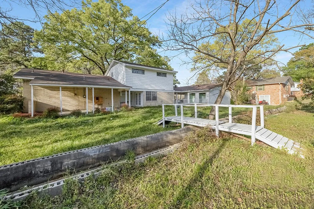 Single Family Residence For Sale in Bowie County , 2305 Cherry Hill Road, Texarkana, Texas 75503, 4 Bedroom, 3 Bathroom, Garage spaces, 3,129 Sqft, built in 1980, mls#21228670, Real Estate Agent in Texarkana, Homes For Sale in Bowie county, Homes For Sale in Texarkana, Realtor in Texarkana Texas, Real Estate Brokerage Independent Realty Texas, Luminita Cordes Realtor