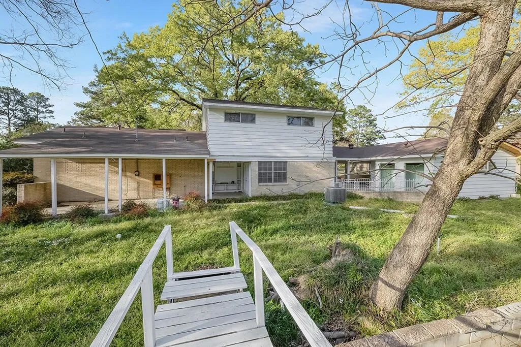 Single Family Residence For Sale in Bowie County , 2305 Cherry Hill Road, Texarkana, Texas 75503, 4 Bedroom, 3 Bathroom, Garage spaces, 3,129 Sqft, built in 1980, mls#21228670, Real Estate Agent in Texarkana, Homes For Sale in Bowie county, Homes For Sale in Texarkana, Realtor in Texarkana Texas, Real Estate Brokerage Independent Realty Texas, Luminita Cordes Realtor