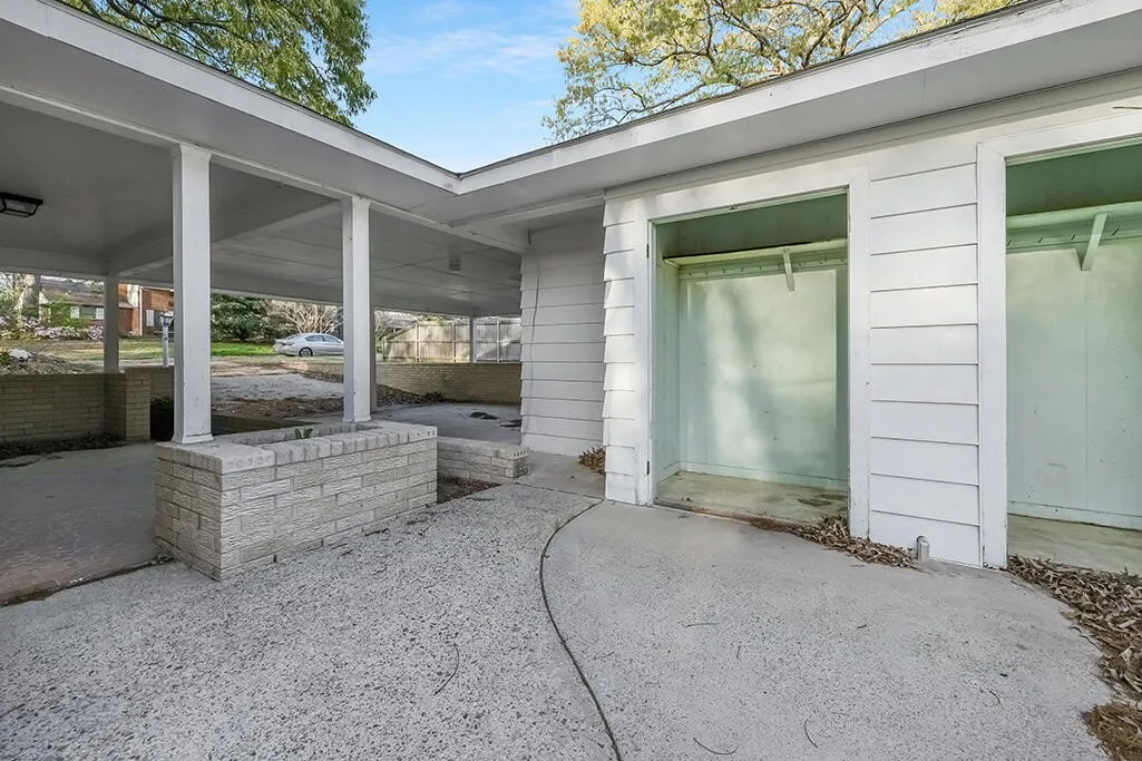 Single Family Residence For Sale in Bowie County , 2305 Cherry Hill Road, Texarkana, Texas 75503, 4 Bedroom, 3 Bathroom, Garage spaces, 3,129 Sqft, built in 1980, mls#21228670, Real Estate Agent in Texarkana, Homes For Sale in Bowie county, Homes For Sale in Texarkana, Realtor in Texarkana Texas, Real Estate Brokerage Independent Realty Texas, Luminita Cordes Realtor
