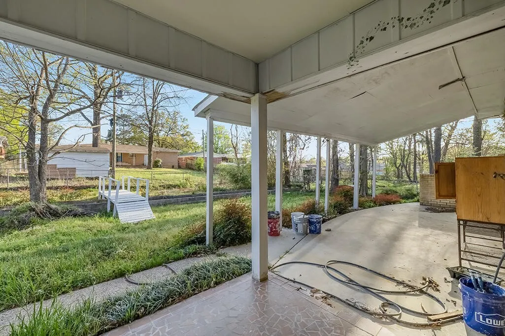 Single Family Residence For Sale in Bowie County , 2305 Cherry Hill Road, Texarkana, Texas 75503, 4 Bedroom, 3 Bathroom, Garage spaces, 3,129 Sqft, built in 1980, mls#21228670, Real Estate Agent in Texarkana, Homes For Sale in Bowie county, Homes For Sale in Texarkana, Realtor in Texarkana Texas, Real Estate Brokerage Independent Realty Texas, Luminita Cordes Realtor