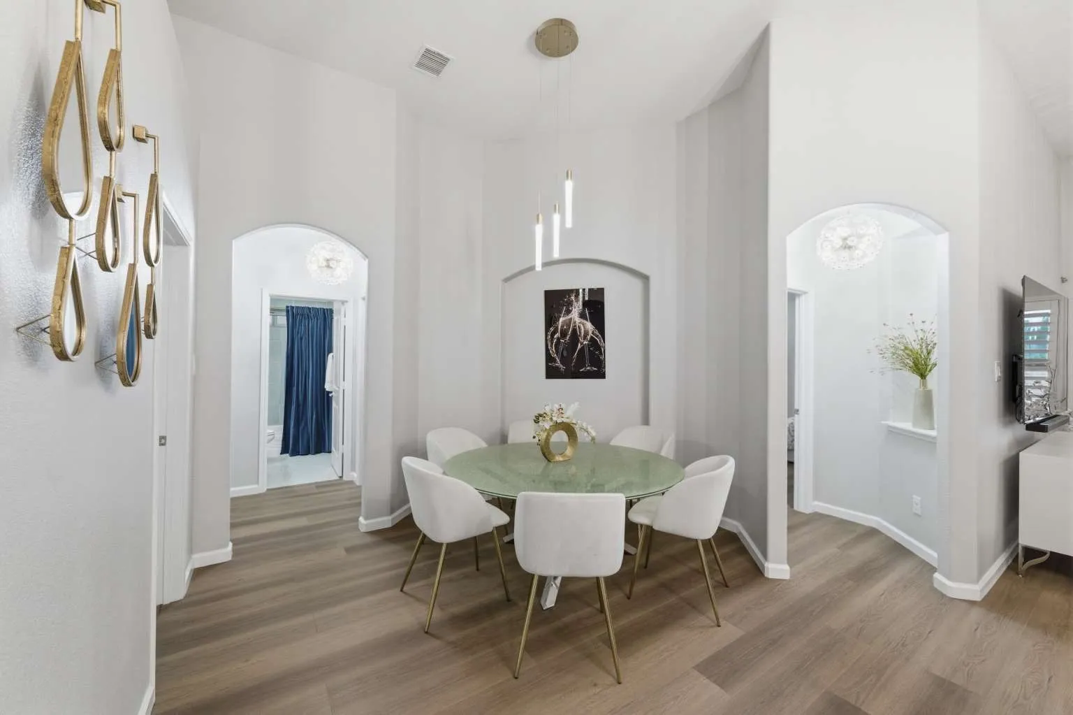 Single Family Residence For Sale in Denton County , 5617 Buffalo Springs Drive, Frisco, Texas 75036, 3 Bedroom, 2 Bathroom, 2 Garage spaces, 2,006 Sqft, built in 2015, Preowned, mls#21228810, Real Estate Agent in Frisco, Homes For Sale in Denton county, Homes For Sale in Frisco, Realtor in Frisco Texas, Real Estate Brokerage Independent Realty Texas, Luminita Cordes Realtor