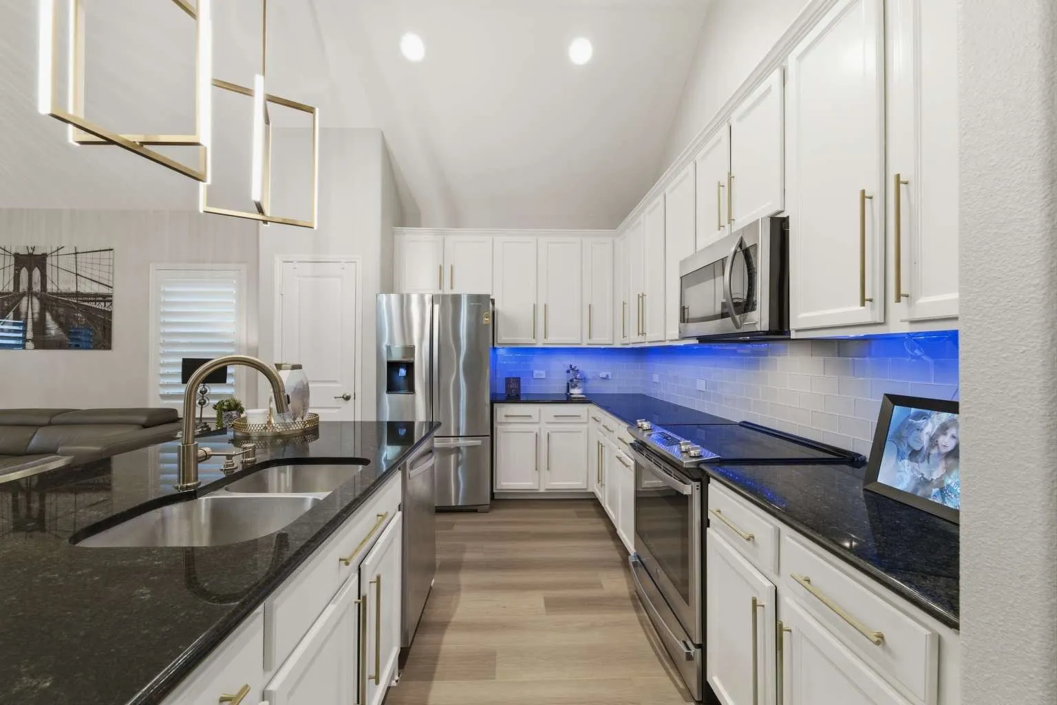 Single Family Residence For Sale in Denton County , 5617 Buffalo Springs Drive, Frisco, Texas 75036, 3 Bedroom, 2 Bathroom, 2 Garage spaces, 2,006 Sqft, built in 2015, Preowned, mls#21228810, Real Estate Agent in Frisco, Homes For Sale in Denton county, Homes For Sale in Frisco, Realtor in Frisco Texas, Real Estate Brokerage Independent Realty Texas, Luminita Cordes Realtor