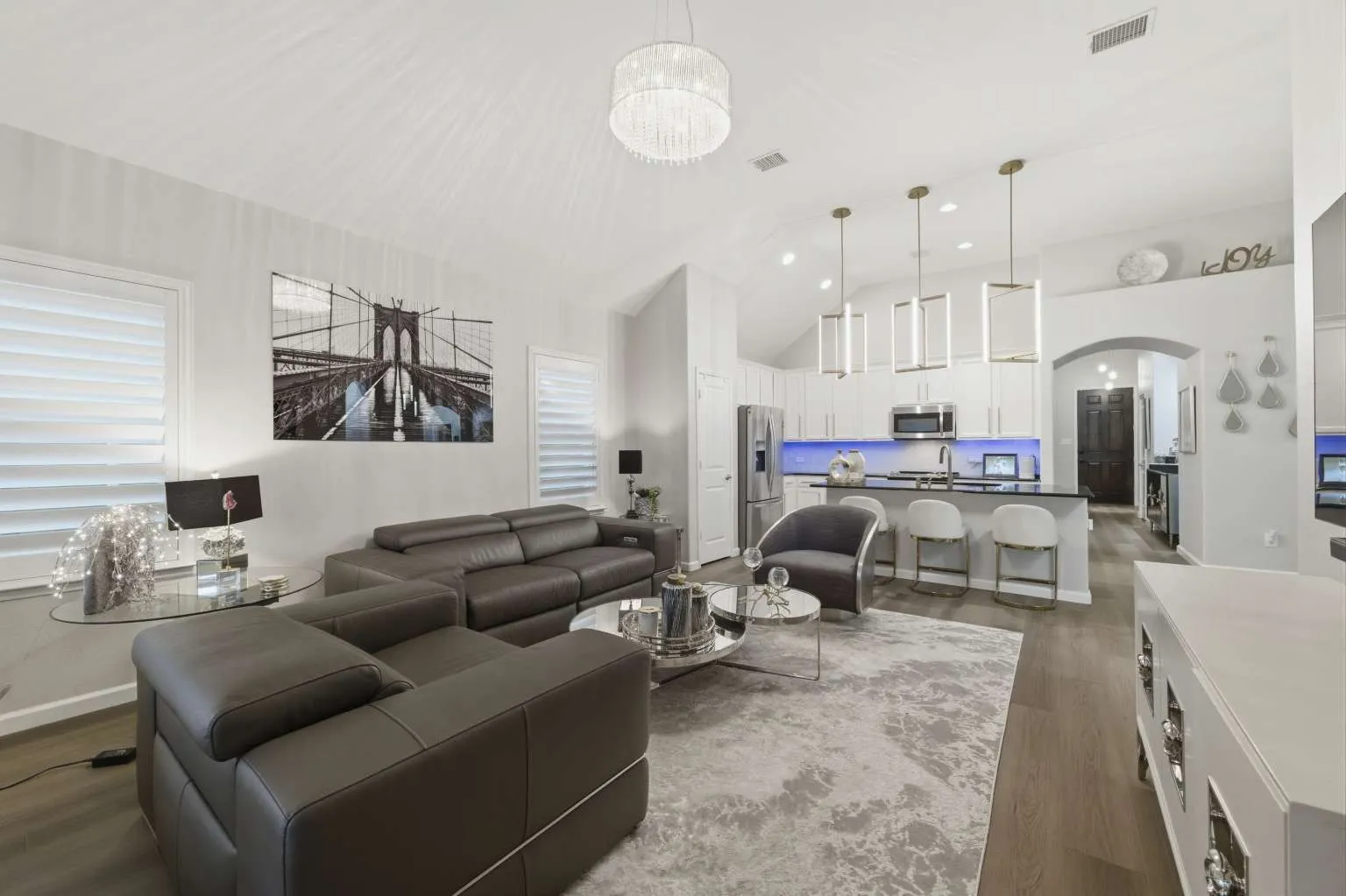 Single Family Residence For Sale in Denton County , 5617 Buffalo Springs Drive, Frisco, Texas 75036, 3 Bedroom, 2 Bathroom, 2 Garage spaces, 2,006 Sqft, built in 2015, Preowned, mls#21228810, Real Estate Agent in Frisco, Homes For Sale in Denton county, Homes For Sale in Frisco, Realtor in Frisco Texas, Real Estate Brokerage Independent Realty Texas, Luminita Cordes Realtor