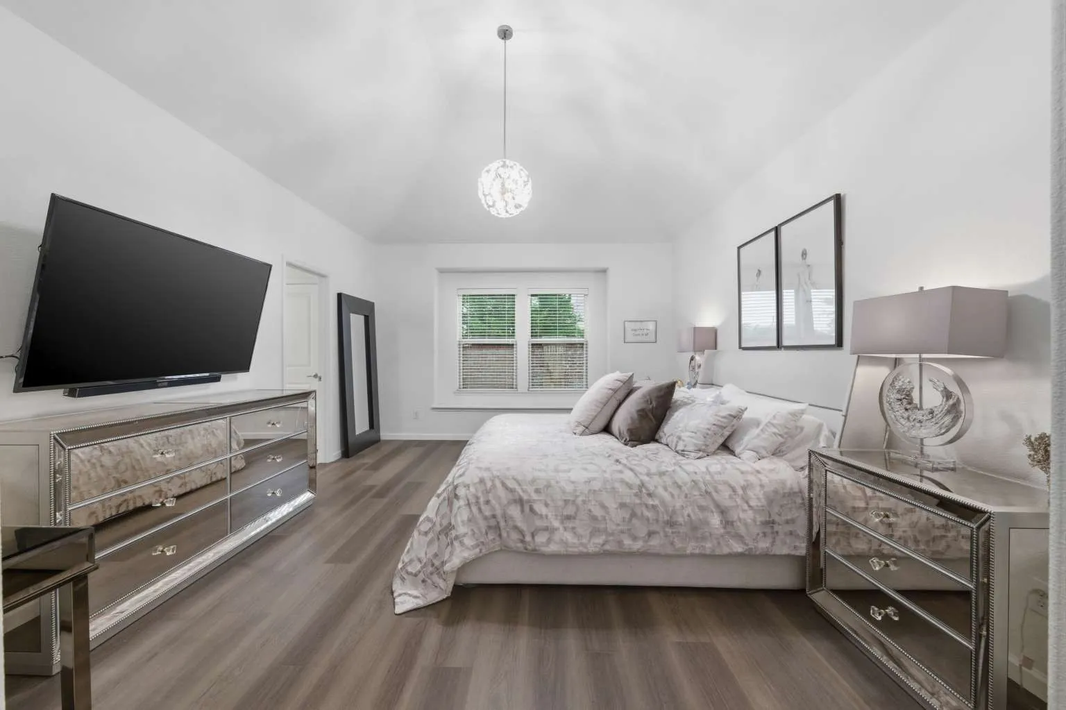 Single Family Residence For Sale in Denton County , 5617 Buffalo Springs Drive, Frisco, Texas 75036, 3 Bedroom, 2 Bathroom, 2 Garage spaces, 2,006 Sqft, built in 2015, Preowned, mls#21228810, Real Estate Agent in Frisco, Homes For Sale in Denton county, Homes For Sale in Frisco, Realtor in Frisco Texas, Real Estate Brokerage Independent Realty Texas, Luminita Cordes Realtor
