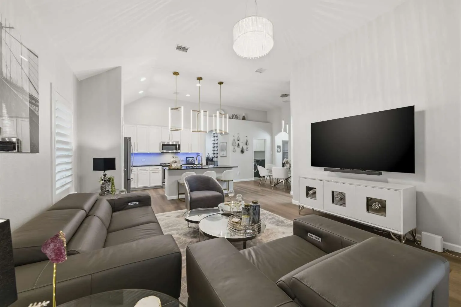 Single Family Residence For Sale in Denton County , 5617 Buffalo Springs Drive, Frisco, Texas 75036, 3 Bedroom, 2 Bathroom, 2 Garage spaces, 2,006 Sqft, built in 2015, Preowned, mls#21228810, Real Estate Agent in Frisco, Homes For Sale in Denton county, Homes For Sale in Frisco, Realtor in Frisco Texas, Real Estate Brokerage Independent Realty Texas, Luminita Cordes Realtor
