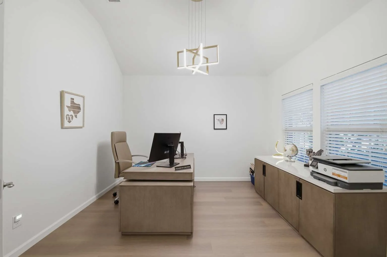 Single Family Residence For Sale in Denton County , 5617 Buffalo Springs Drive, Frisco, Texas 75036, 3 Bedroom, 2 Bathroom, 2 Garage spaces, 2,006 Sqft, built in 2015, Preowned, mls#21228810, Real Estate Agent in Frisco, Homes For Sale in Denton county, Homes For Sale in Frisco, Realtor in Frisco Texas, Real Estate Brokerage Independent Realty Texas, Luminita Cordes Realtor