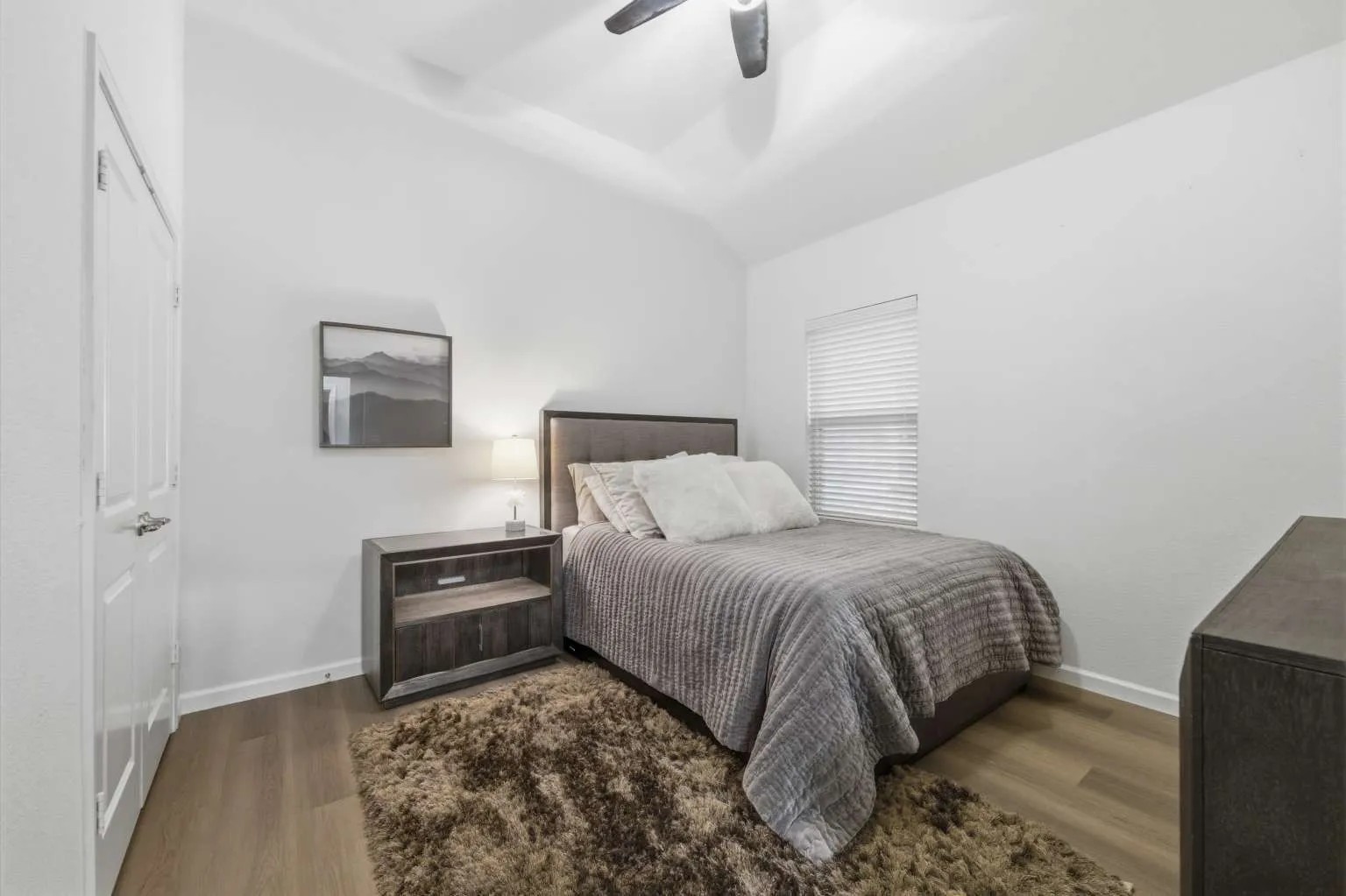 Single Family Residence For Sale in Denton County , 5617 Buffalo Springs Drive, Frisco, Texas 75036, 3 Bedroom, 2 Bathroom, 2 Garage spaces, 2,006 Sqft, built in 2015, Preowned, mls#21228810, Real Estate Agent in Frisco, Homes For Sale in Denton county, Homes For Sale in Frisco, Realtor in Frisco Texas, Real Estate Brokerage Independent Realty Texas, Luminita Cordes Realtor