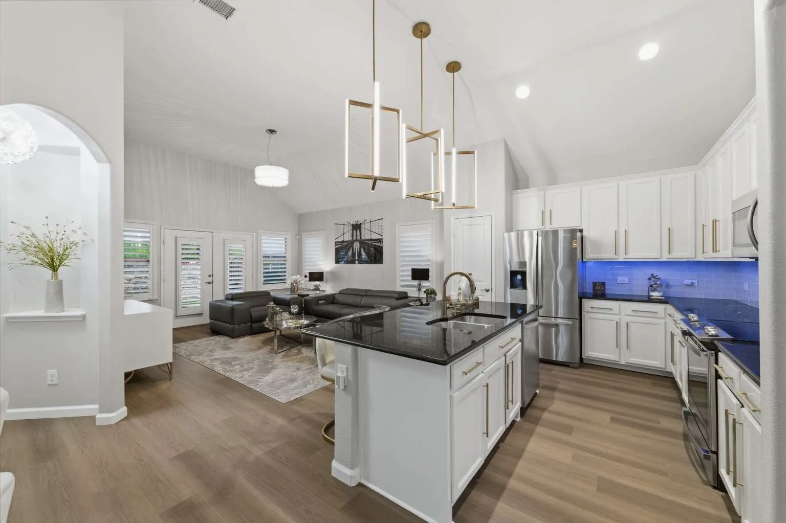 Single Family Residence For Sale in Denton County , 5617 Buffalo Springs Drive, Frisco, Texas 75036, 3 Bedroom, 2 Bathroom, 2 Garage spaces, 2,006 Sqft, built in 2015, Preowned, mls#21228810, Real Estate Agent in Frisco, Homes For Sale in Denton county, Homes For Sale in Frisco, Realtor in Frisco Texas, Real Estate Brokerage Independent Realty Texas, Luminita Cordes Realtor