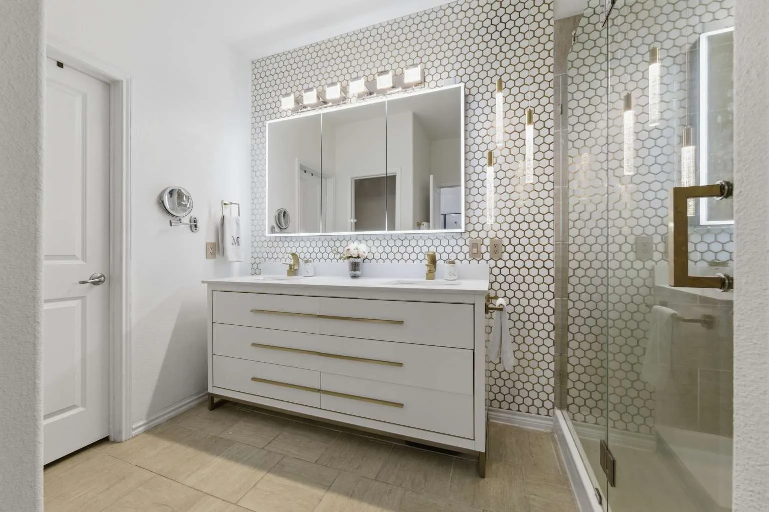 Single Family Residence For Sale in Denton County , 5617 Buffalo Springs Drive, Frisco, Texas 75036, 3 Bedroom, 2 Bathroom, 2 Garage spaces, 2,006 Sqft, built in 2015, Preowned, mls#21228810, Real Estate Agent in Frisco, Homes For Sale in Denton county, Homes For Sale in Frisco, Realtor in Frisco Texas, Real Estate Brokerage Independent Realty Texas, Luminita Cordes Realtor