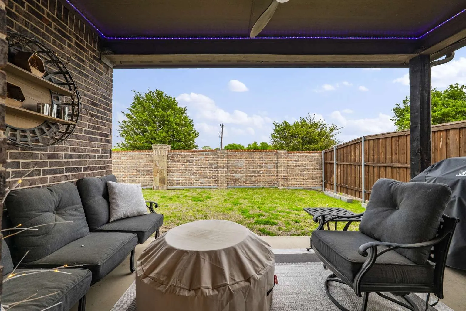 Single Family Residence For Sale in Denton County , 5617 Buffalo Springs Drive, Frisco, Texas 75036, 3 Bedroom, 2 Bathroom, 2 Garage spaces, 2,006 Sqft, built in 2015, Preowned, mls#21228810, Real Estate Agent in Frisco, Homes For Sale in Denton county, Homes For Sale in Frisco, Realtor in Frisco Texas, Real Estate Brokerage Independent Realty Texas, Luminita Cordes Realtor