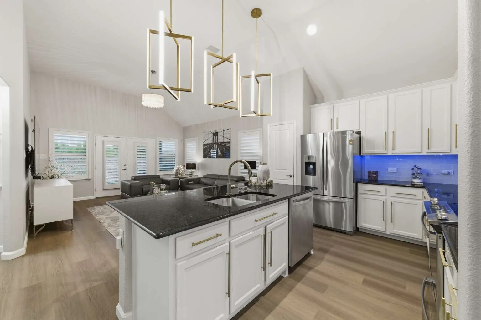 Single Family Residence For Sale in Denton County , 5617 Buffalo Springs Drive, Frisco, Texas 75036, 3 Bedroom, 2 Bathroom, 2 Garage spaces, 2,006 Sqft, built in 2015, Preowned, mls#21228810, Real Estate Agent in Frisco, Homes For Sale in Denton county, Homes For Sale in Frisco, Realtor in Frisco Texas, Real Estate Brokerage Independent Realty Texas, Luminita Cordes Realtor
