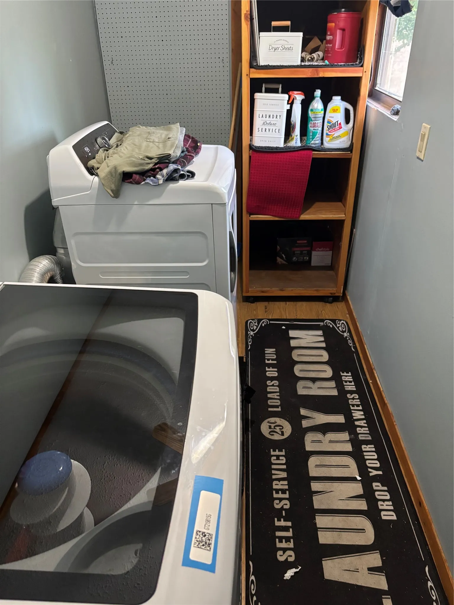 Laundry room featuring baseboards and independent washer and dryer
