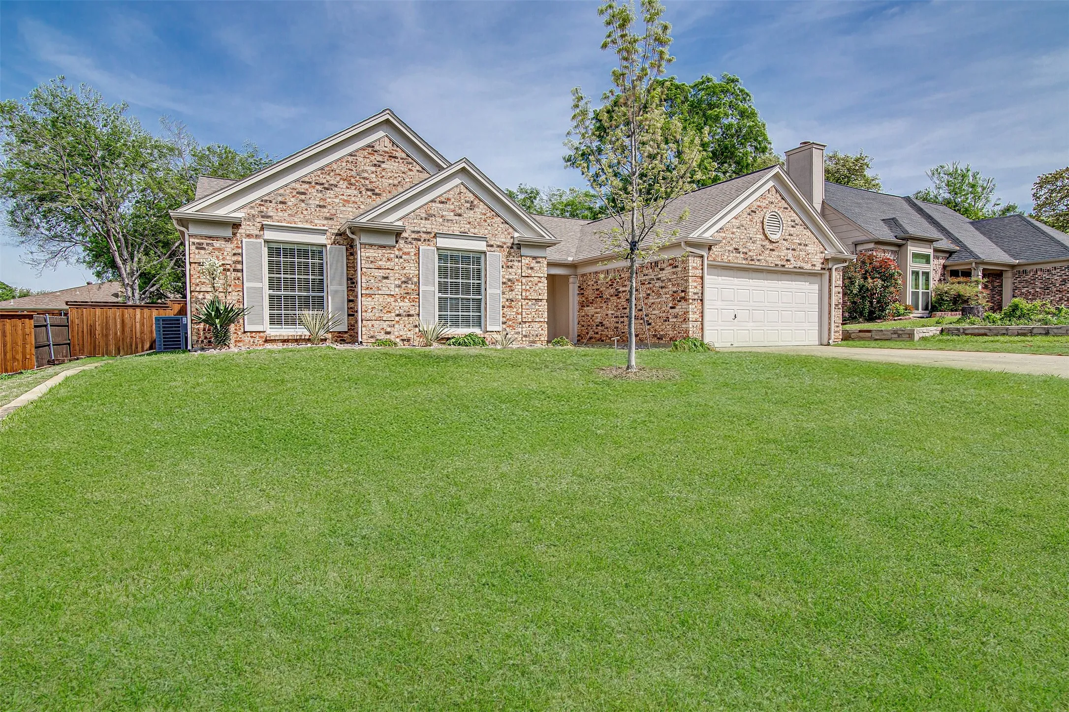 Single Family Residence For Sale in Tarrant County , 6713 Inwood Drive, North Richland Hills, Texas 76182, 3 Bedroom, 2 Bathroom, 2 Garage spaces, 1,780 Sqft, built in 1986, mls#21224566, Real Estate Agent in North Richland Hills, Homes For Sale in Tarrant county, Homes For Sale in North Richland Hills, Realtor in North Richland Hills Texas, Real Estate Brokerage Independent Realty Texas, Luminita Cordes Realtor