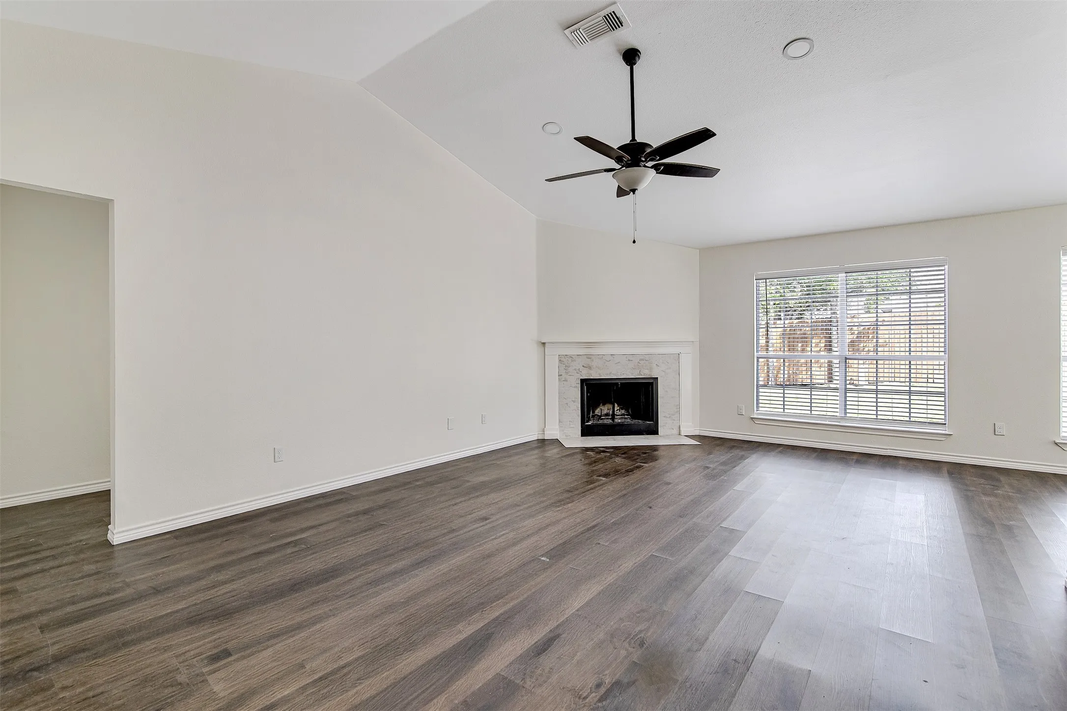 Single Family Residence For Sale in Tarrant County , 6713 Inwood Drive, North Richland Hills, Texas 76182, 3 Bedroom, 2 Bathroom, 2 Garage spaces, 1,780 Sqft, built in 1986, mls#21224566, Real Estate Agent in North Richland Hills, Homes For Sale in Tarrant county, Homes For Sale in North Richland Hills, Realtor in North Richland Hills Texas, Real Estate Brokerage Independent Realty Texas, Luminita Cordes Realtor