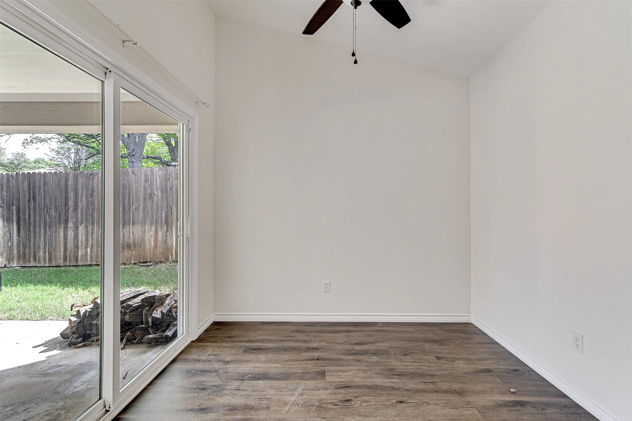 Single Family Residence For Sale in Tarrant County , 6713 Inwood Drive, North Richland Hills, Texas 76182, 3 Bedroom, 2 Bathroom, 2 Garage spaces, 1,780 Sqft, built in 1986, mls#21224566, Real Estate Agent in North Richland Hills, Homes For Sale in Tarrant county, Homes For Sale in North Richland Hills, Realtor in North Richland Hills Texas, Real Estate Brokerage Independent Realty Texas, Luminita Cordes Realtor