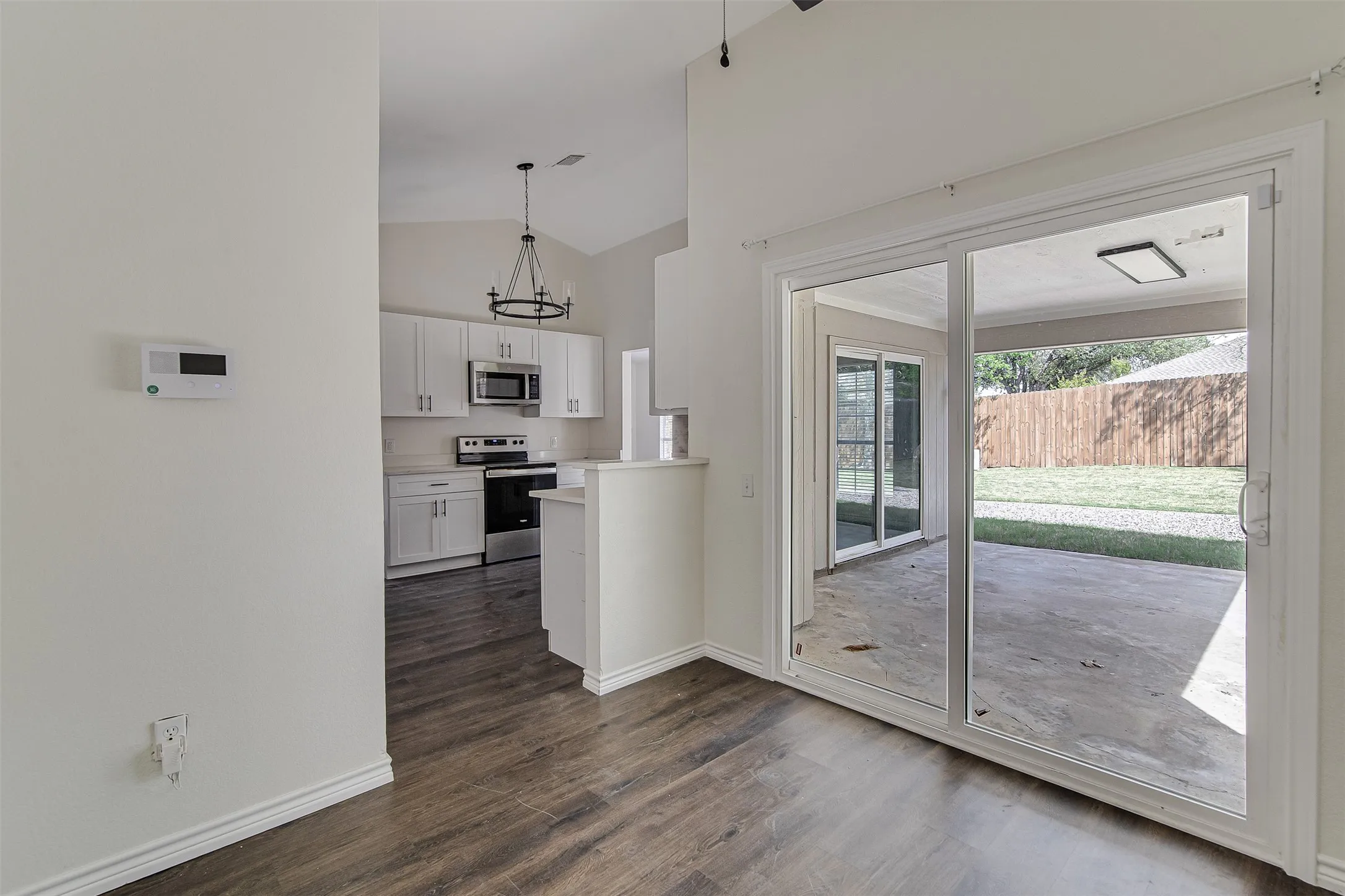 Single Family Residence For Sale in Tarrant County , 6713 Inwood Drive, North Richland Hills, Texas 76182, 3 Bedroom, 2 Bathroom, 2 Garage spaces, 1,780 Sqft, built in 1986, mls#21224566, Real Estate Agent in North Richland Hills, Homes For Sale in Tarrant county, Homes For Sale in North Richland Hills, Realtor in North Richland Hills Texas, Real Estate Brokerage Independent Realty Texas, Luminita Cordes Realtor