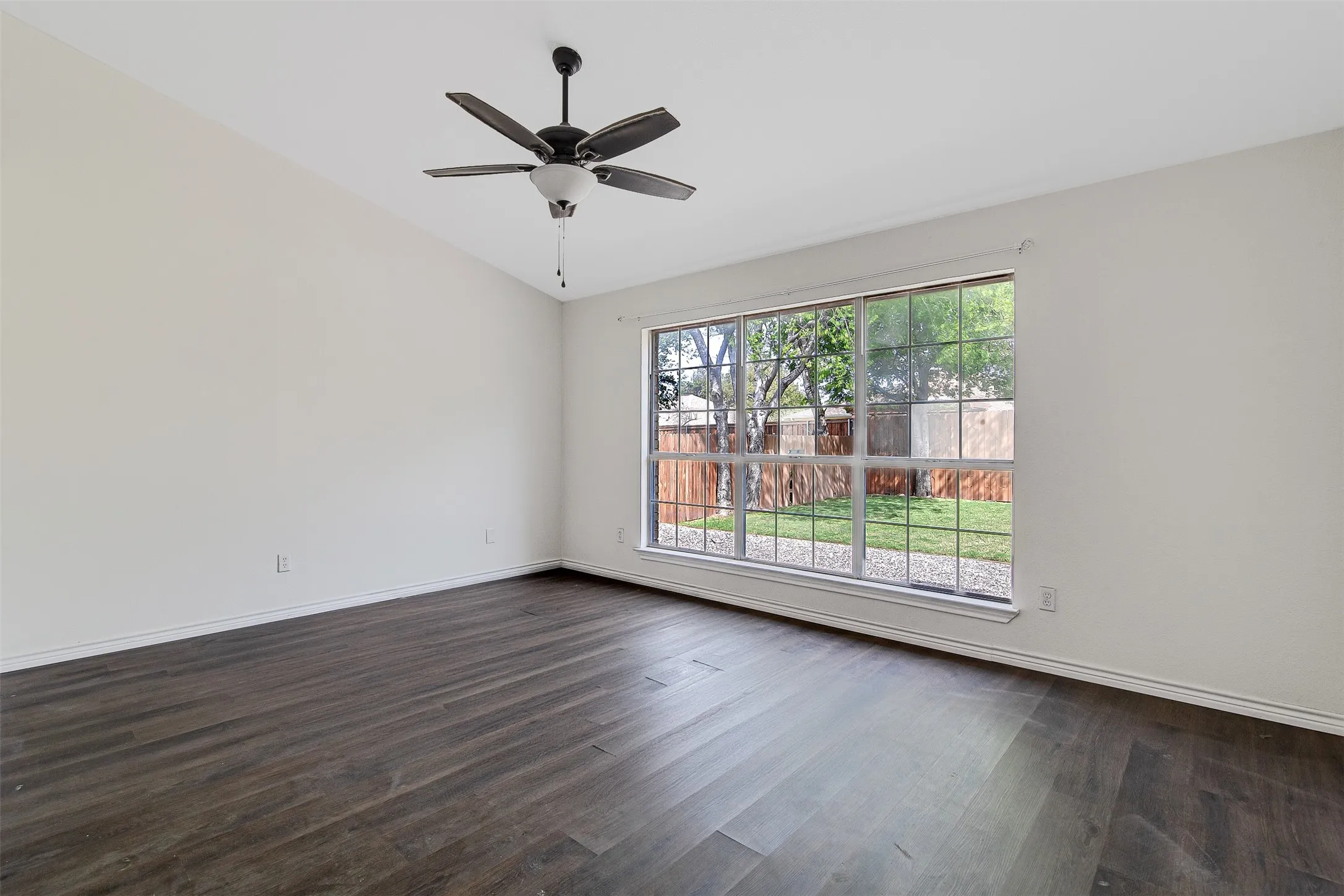Single Family Residence For Sale in Tarrant County , 6713 Inwood Drive, North Richland Hills, Texas 76182, 3 Bedroom, 2 Bathroom, 2 Garage spaces, 1,780 Sqft, built in 1986, mls#21224566, Real Estate Agent in North Richland Hills, Homes For Sale in Tarrant county, Homes For Sale in North Richland Hills, Realtor in North Richland Hills Texas, Real Estate Brokerage Independent Realty Texas, Luminita Cordes Realtor
