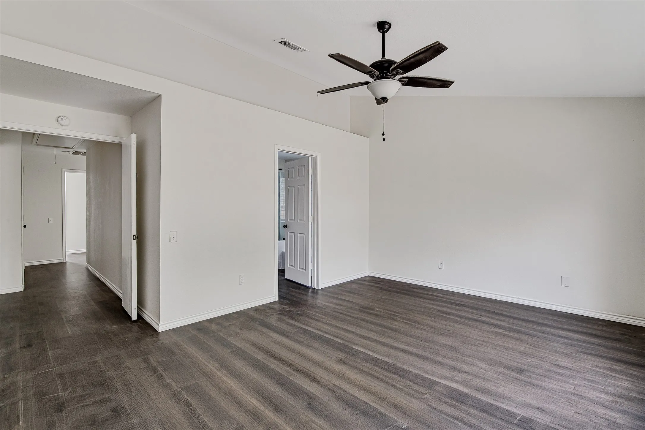 Single Family Residence For Sale in Tarrant County , 6713 Inwood Drive, North Richland Hills, Texas 76182, 3 Bedroom, 2 Bathroom, 2 Garage spaces, 1,780 Sqft, built in 1986, mls#21224566, Real Estate Agent in North Richland Hills, Homes For Sale in Tarrant county, Homes For Sale in North Richland Hills, Realtor in North Richland Hills Texas, Real Estate Brokerage Independent Realty Texas, Luminita Cordes Realtor