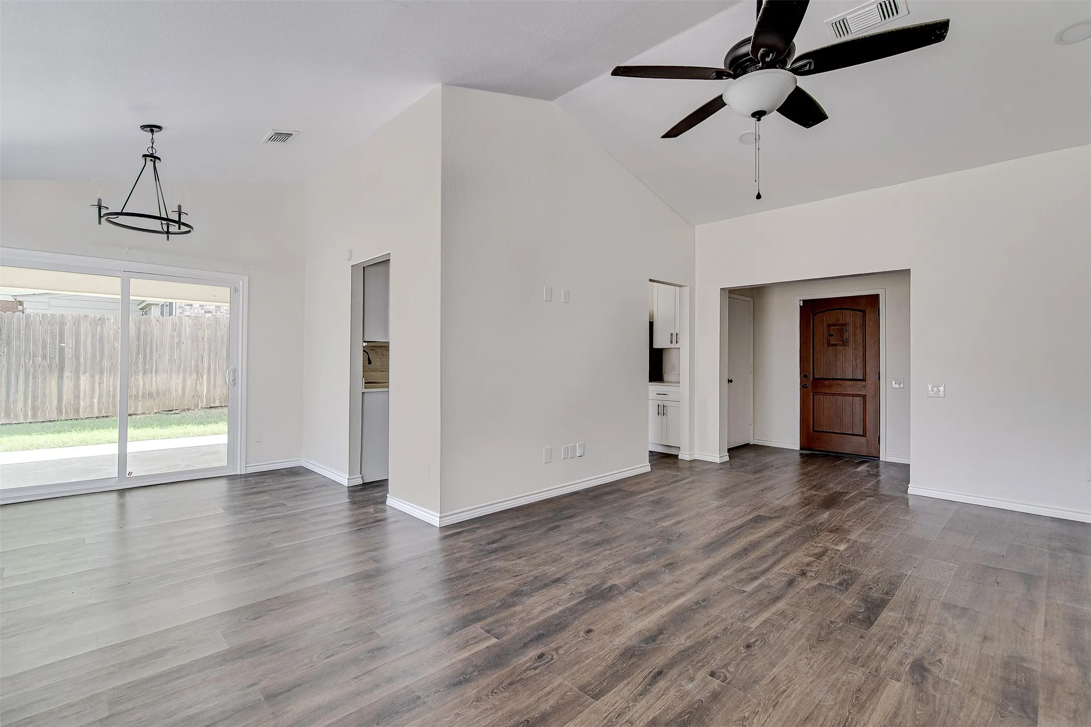 Single Family Residence For Sale in Tarrant County , 6713 Inwood Drive, North Richland Hills, Texas 76182, 3 Bedroom, 2 Bathroom, 2 Garage spaces, 1,780 Sqft, built in 1986, mls#21224566, Real Estate Agent in North Richland Hills, Homes For Sale in Tarrant county, Homes For Sale in North Richland Hills, Realtor in North Richland Hills Texas, Real Estate Brokerage Independent Realty Texas, Luminita Cordes Realtor