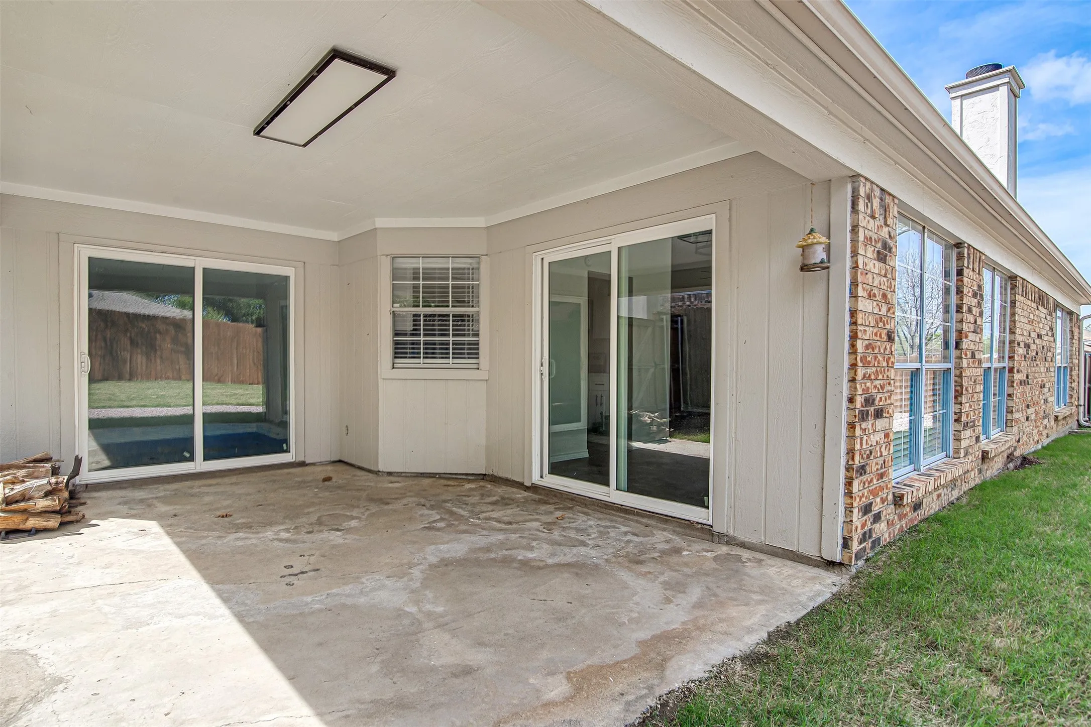Single Family Residence For Sale in Tarrant County , 6713 Inwood Drive, North Richland Hills, Texas 76182, 3 Bedroom, 2 Bathroom, 2 Garage spaces, 1,780 Sqft, built in 1986, mls#21224566, Real Estate Agent in North Richland Hills, Homes For Sale in Tarrant county, Homes For Sale in North Richland Hills, Realtor in North Richland Hills Texas, Real Estate Brokerage Independent Realty Texas, Luminita Cordes Realtor
