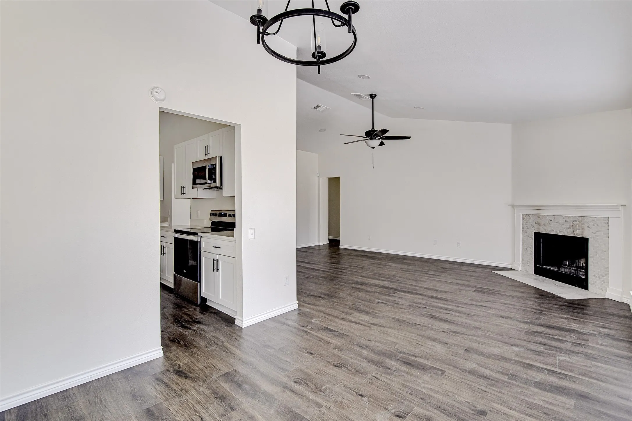 Single Family Residence For Sale in Tarrant County , 6713 Inwood Drive, North Richland Hills, Texas 76182, 3 Bedroom, 2 Bathroom, 2 Garage spaces, 1,780 Sqft, built in 1986, mls#21224566, Real Estate Agent in North Richland Hills, Homes For Sale in Tarrant county, Homes For Sale in North Richland Hills, Realtor in North Richland Hills Texas, Real Estate Brokerage Independent Realty Texas, Luminita Cordes Realtor