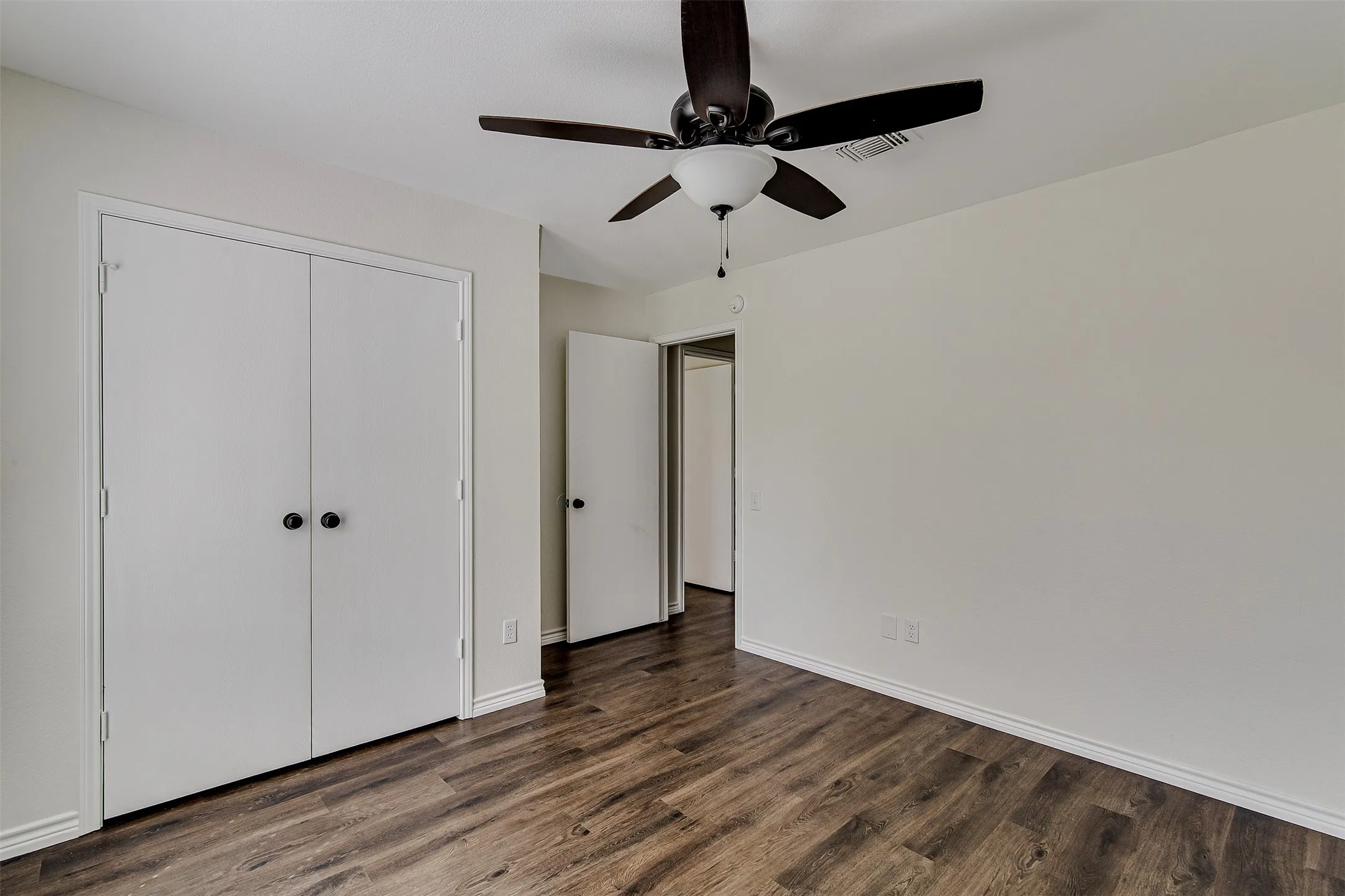 Single Family Residence For Sale in Tarrant County , 6713 Inwood Drive, North Richland Hills, Texas 76182, 3 Bedroom, 2 Bathroom, 2 Garage spaces, 1,780 Sqft, built in 1986, mls#21224566, Real Estate Agent in North Richland Hills, Homes For Sale in Tarrant county, Homes For Sale in North Richland Hills, Realtor in North Richland Hills Texas, Real Estate Brokerage Independent Realty Texas, Luminita Cordes Realtor