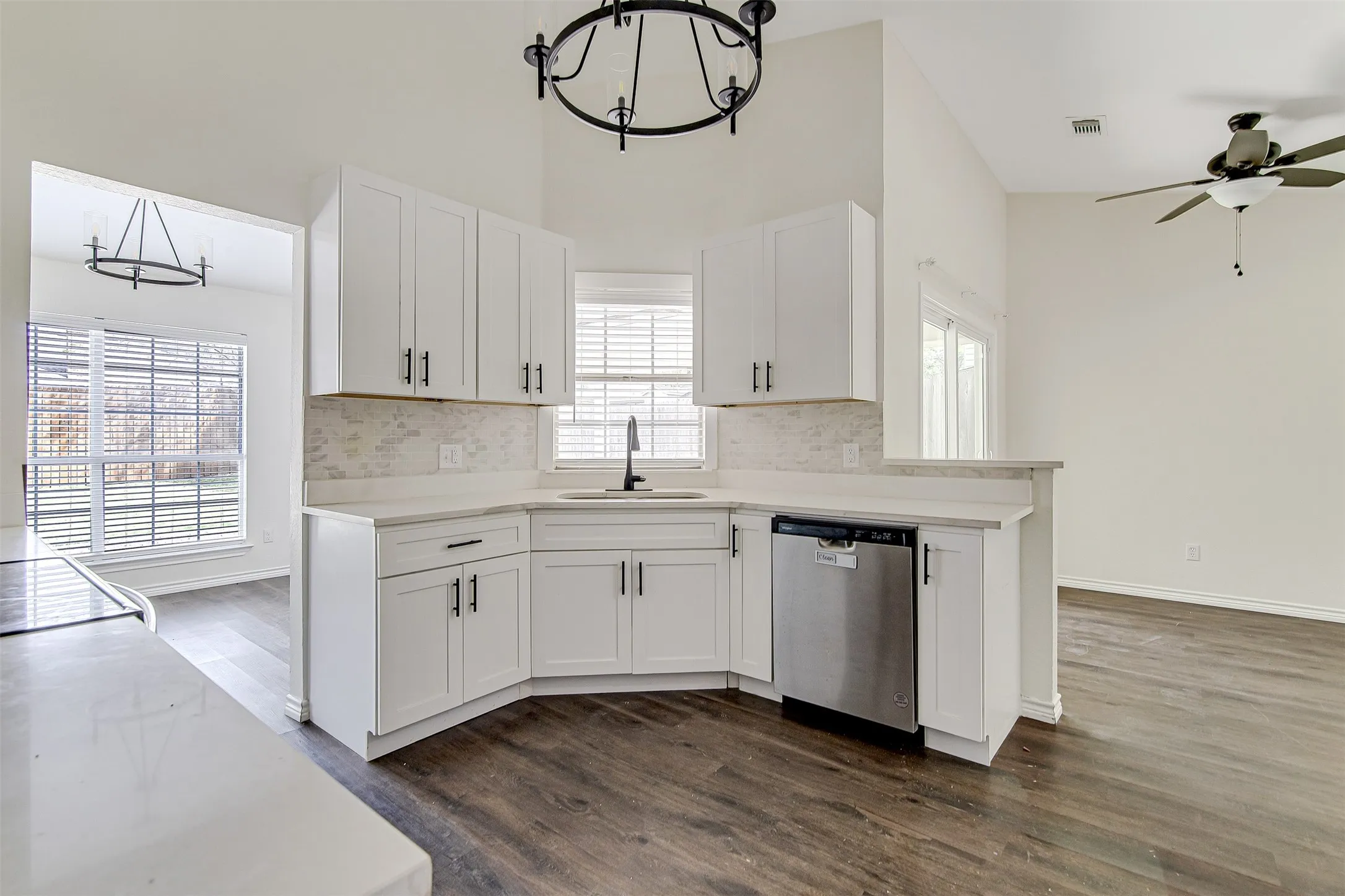 Single Family Residence For Sale in Tarrant County , 6713 Inwood Drive, North Richland Hills, Texas 76182, 3 Bedroom, 2 Bathroom, 2 Garage spaces, 1,780 Sqft, built in 1986, mls#21224566, Real Estate Agent in North Richland Hills, Homes For Sale in Tarrant county, Homes For Sale in North Richland Hills, Realtor in North Richland Hills Texas, Real Estate Brokerage Independent Realty Texas, Luminita Cordes Realtor