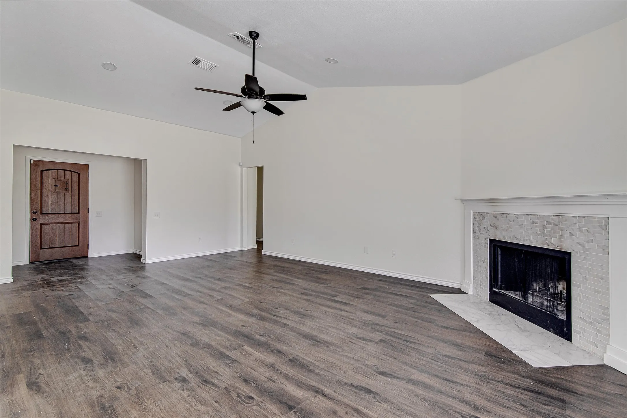 Single Family Residence For Sale in Tarrant County , 6713 Inwood Drive, North Richland Hills, Texas 76182, 3 Bedroom, 2 Bathroom, 2 Garage spaces, 1,780 Sqft, built in 1986, mls#21224566, Real Estate Agent in North Richland Hills, Homes For Sale in Tarrant county, Homes For Sale in North Richland Hills, Realtor in North Richland Hills Texas, Real Estate Brokerage Independent Realty Texas, Luminita Cordes Realtor
