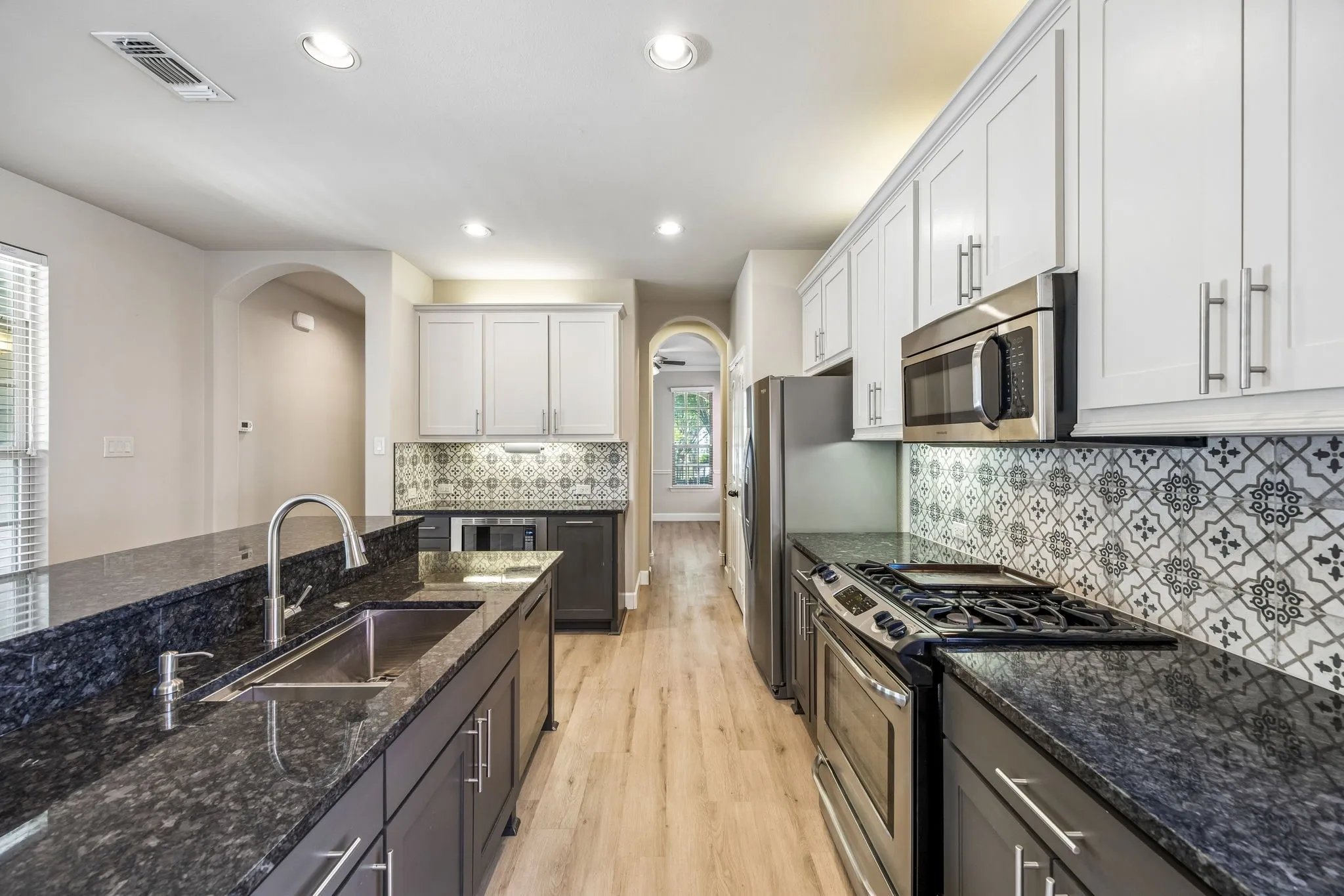 Single Family Residence For Sale in Denton County , 1000 Haley Court, Savannah, Texas 76227, 4 Bedroom, 3 Bathroom, 2 Garage spaces, 2,844 Sqft, built in 2010, Preowned, mls#21228684, Real Estate Agent in Savannah, Homes For Sale in Denton county, Homes For Sale in Savannah, Realtor in Savannah Texas, Real Estate Brokerage Independent Realty Texas, Luminita Cordes Realtor