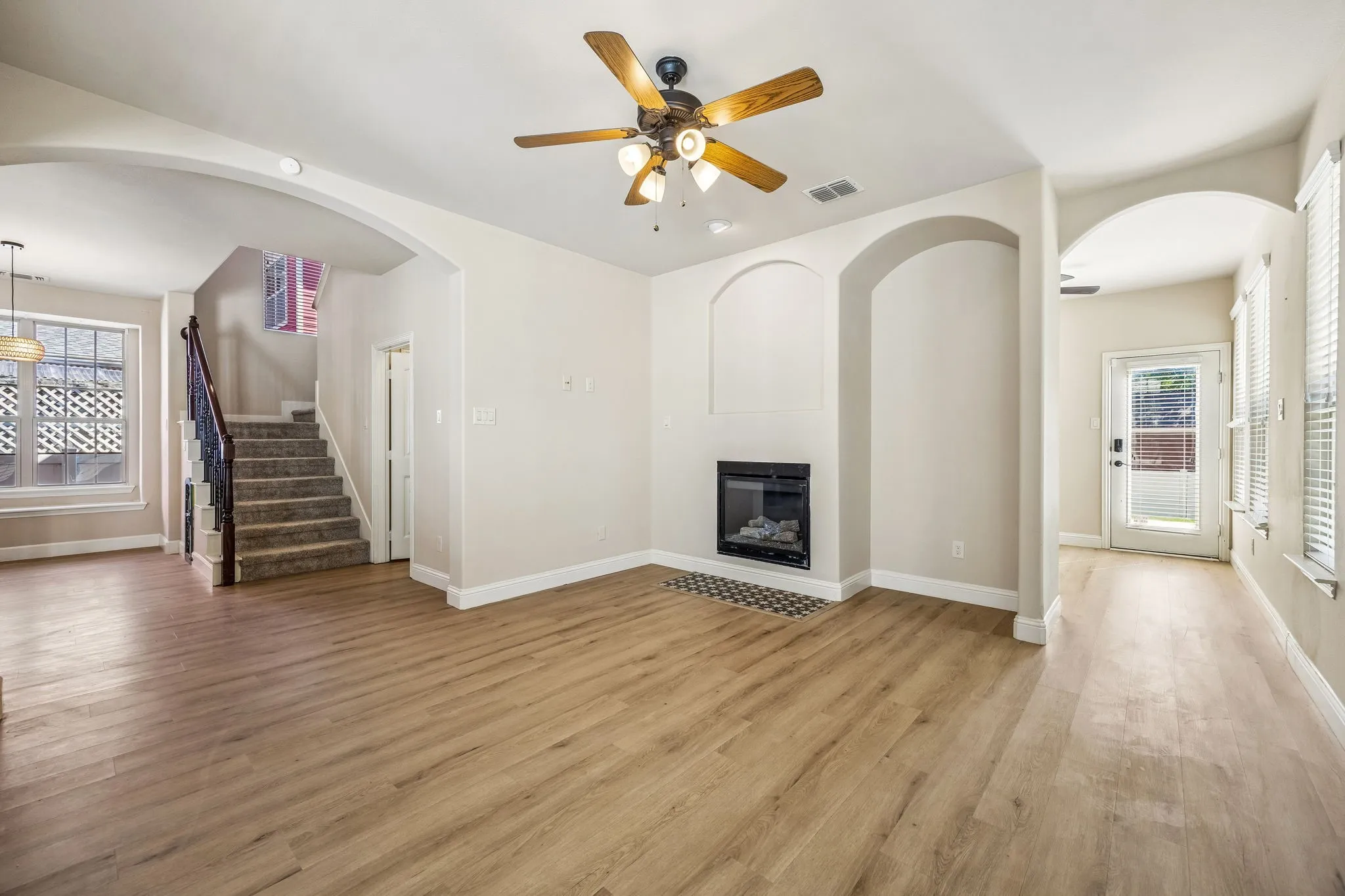 Single Family Residence For Sale in Denton County , 1000 Haley Court, Savannah, Texas 76227, 4 Bedroom, 3 Bathroom, 2 Garage spaces, 2,844 Sqft, built in 2010, Preowned, mls#21228684, Real Estate Agent in Savannah, Homes For Sale in Denton county, Homes For Sale in Savannah, Realtor in Savannah Texas, Real Estate Brokerage Independent Realty Texas, Luminita Cordes Realtor