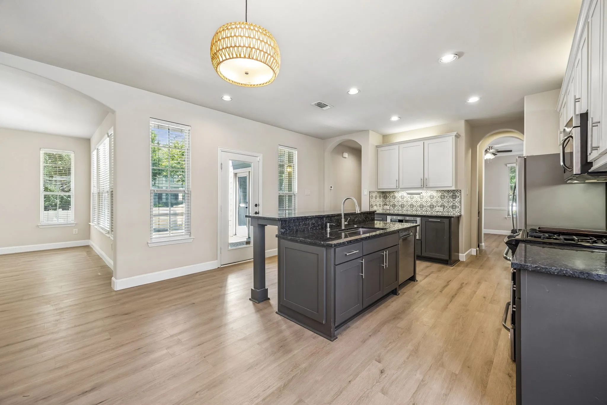Single Family Residence For Sale in Denton County , 1000 Haley Court, Savannah, Texas 76227, 4 Bedroom, 3 Bathroom, 2 Garage spaces, 2,844 Sqft, built in 2010, Preowned, mls#21228684, Real Estate Agent in Savannah, Homes For Sale in Denton county, Homes For Sale in Savannah, Realtor in Savannah Texas, Real Estate Brokerage Independent Realty Texas, Luminita Cordes Realtor