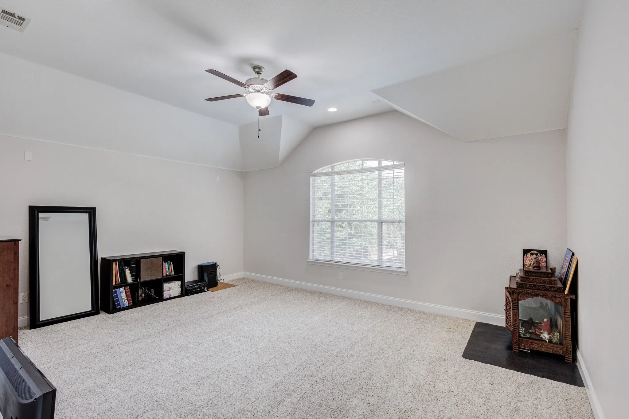 Single Family Residence For Sale in Collin County , 11687 Corsicana Drive, Frisco, Texas 75035, 5 Bedrooms, 4 Bathrooms, 2 Garage spaces, 4,042 Sqft, built in 2006, Preowned, Price $725,000, mls#21228892, Real Estate Agent in Frisco, Homes For Sale in Collin county, Homes For Sale in Frisco, Realtor in Frisco Texas, Real Estate Brokerage Independent Realty Texas, Luminita Cordes Realtor