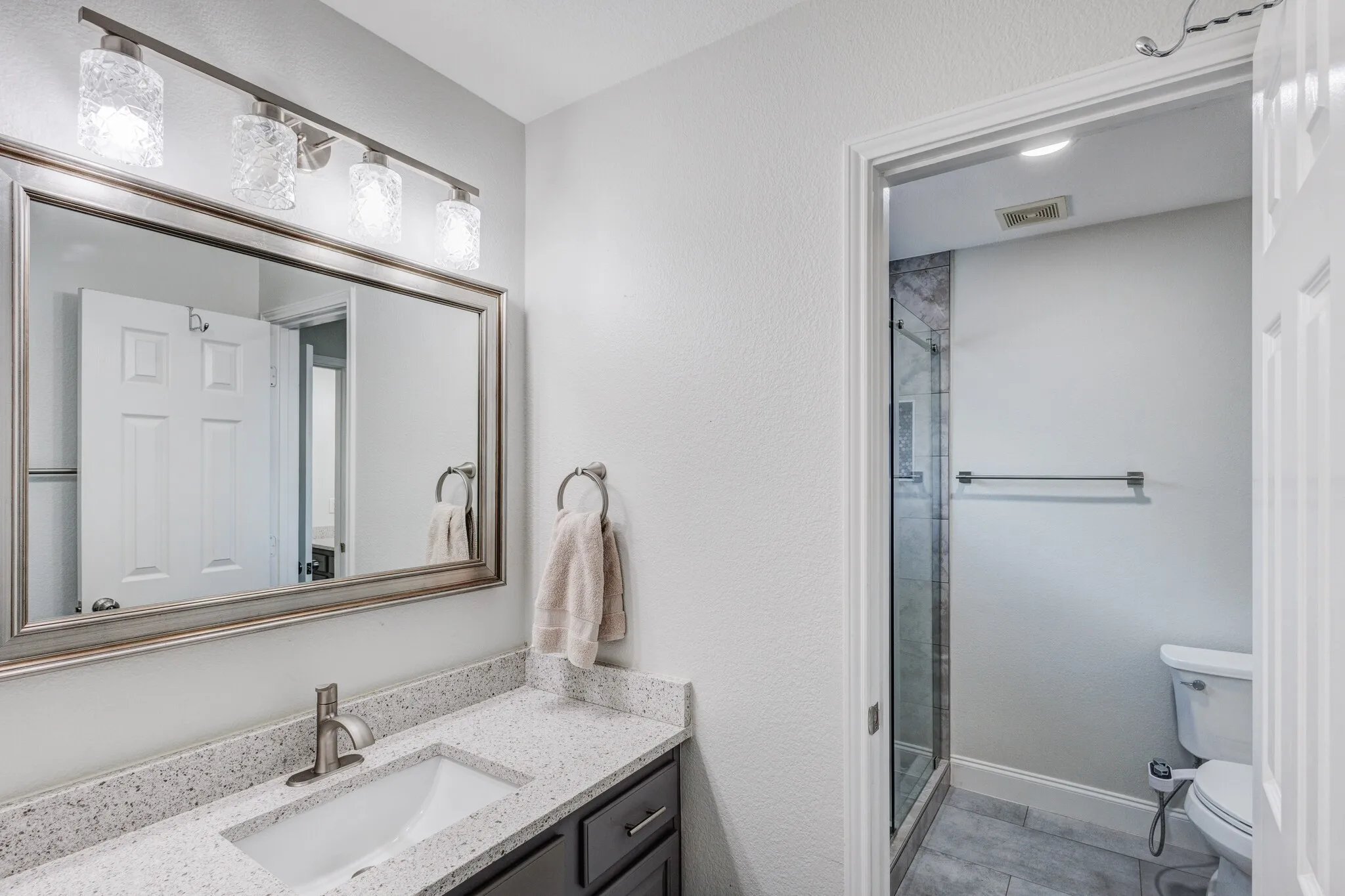 Single Family Residence For Sale in Collin County , 11687 Corsicana Drive, Frisco, Texas 75035, 5 Bedrooms, 4 Bathrooms, 2 Garage spaces, 4,042 Sqft, built in 2006, Preowned, Price $725,000, mls#21228892, Real Estate Agent in Frisco, Homes For Sale in Collin county, Homes For Sale in Frisco, Realtor in Frisco Texas, Real Estate Brokerage Independent Realty Texas, Luminita Cordes Realtor