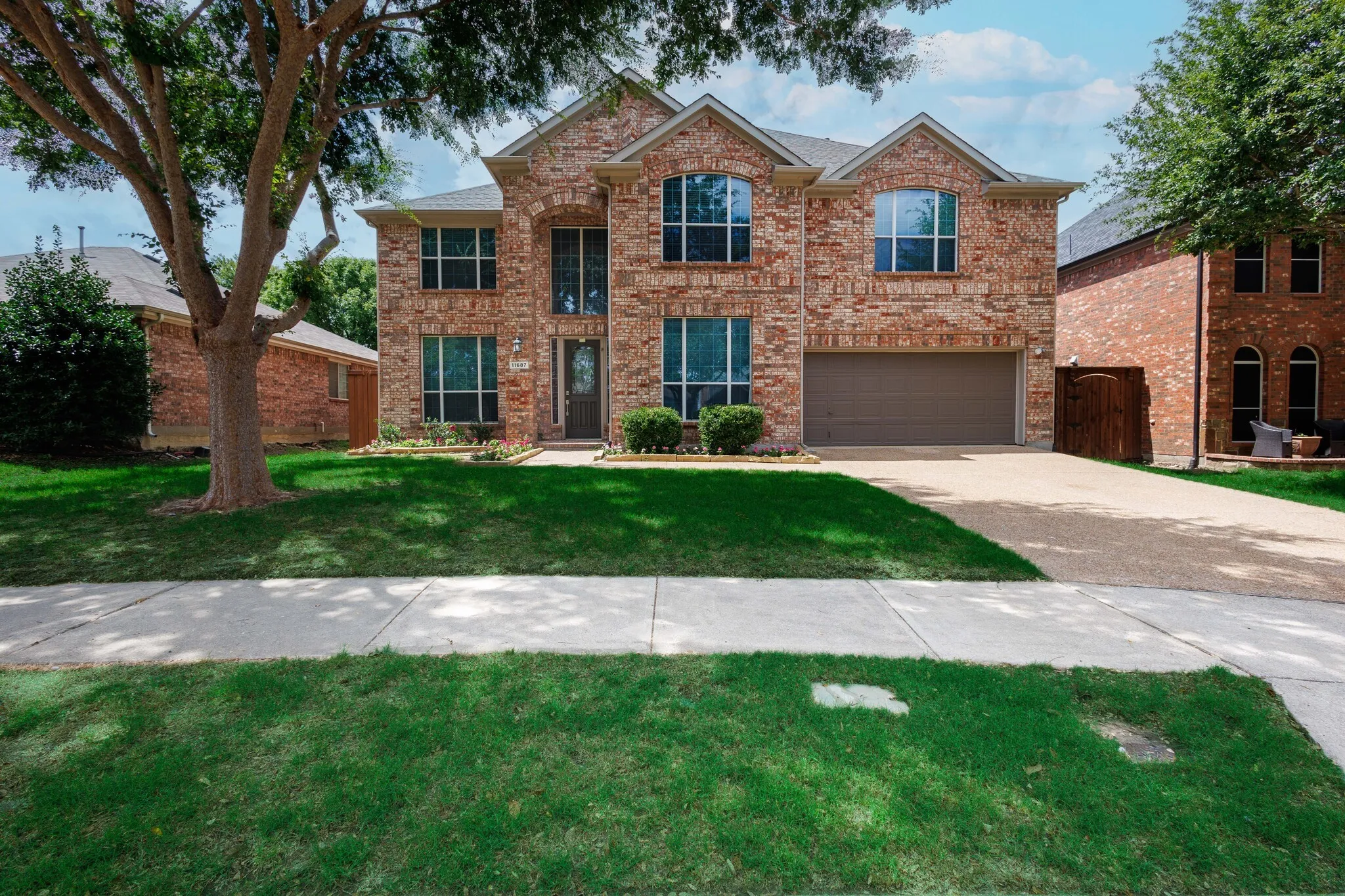 Single Family Residence For Sale in Collin County , 11687 Corsicana Drive, Frisco, Texas 75035, 5 Bedrooms, 4 Bathrooms, 2 Garage spaces, 4,042 Sqft, built in 2006, Preowned, Price $725,000, mls#21228892, Real Estate Agent in Frisco, Homes For Sale in Collin county, Homes For Sale in Frisco, Realtor in Frisco Texas, Real Estate Brokerage Independent Realty Texas, Luminita Cordes Realtor