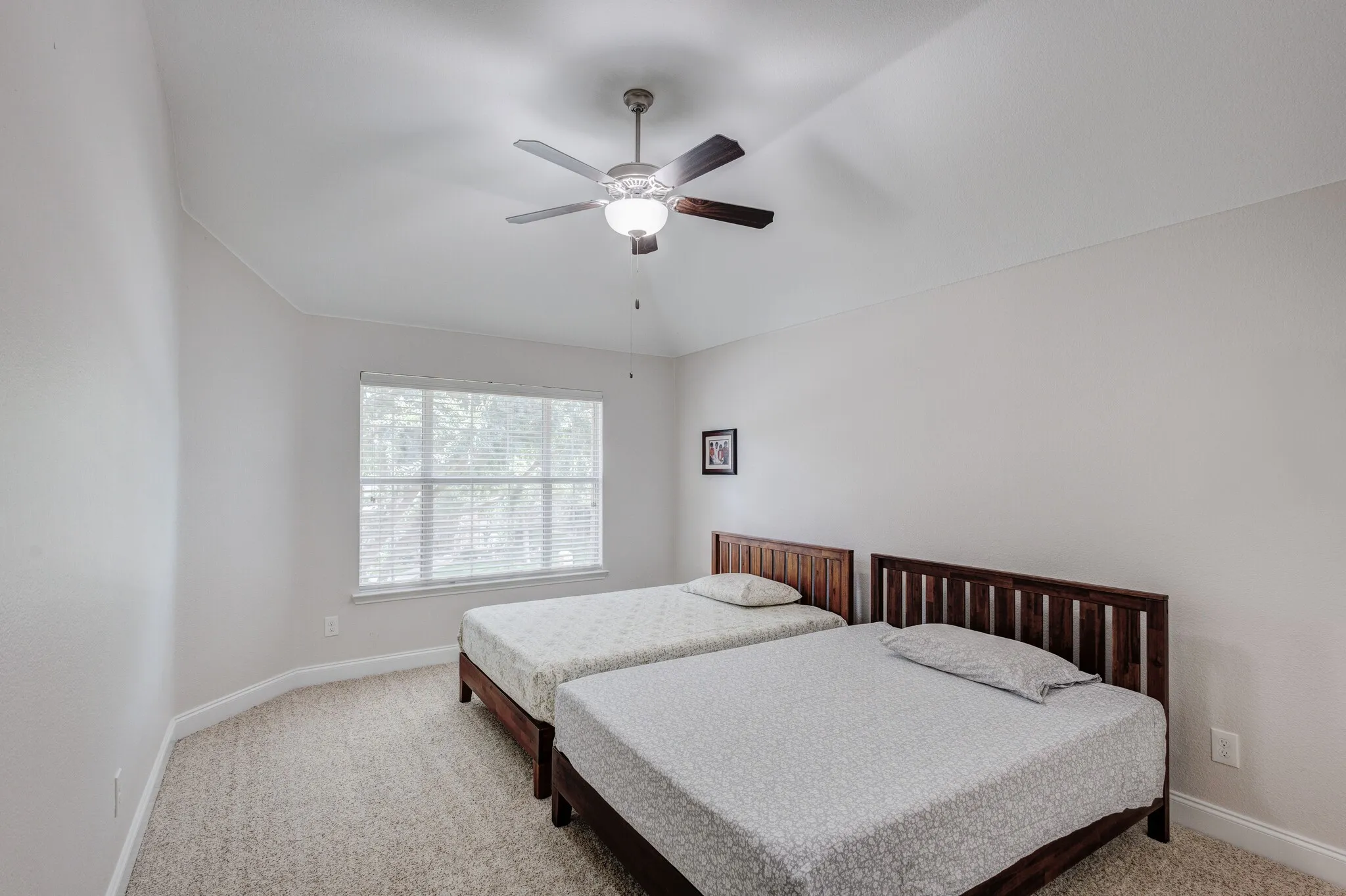 Single Family Residence For Sale in Collin County , 11687 Corsicana Drive, Frisco, Texas 75035, 5 Bedrooms, 4 Bathrooms, 2 Garage spaces, 4,042 Sqft, built in 2006, Preowned, Price $725,000, mls#21228892, Real Estate Agent in Frisco, Homes For Sale in Collin county, Homes For Sale in Frisco, Realtor in Frisco Texas, Real Estate Brokerage Independent Realty Texas, Luminita Cordes Realtor