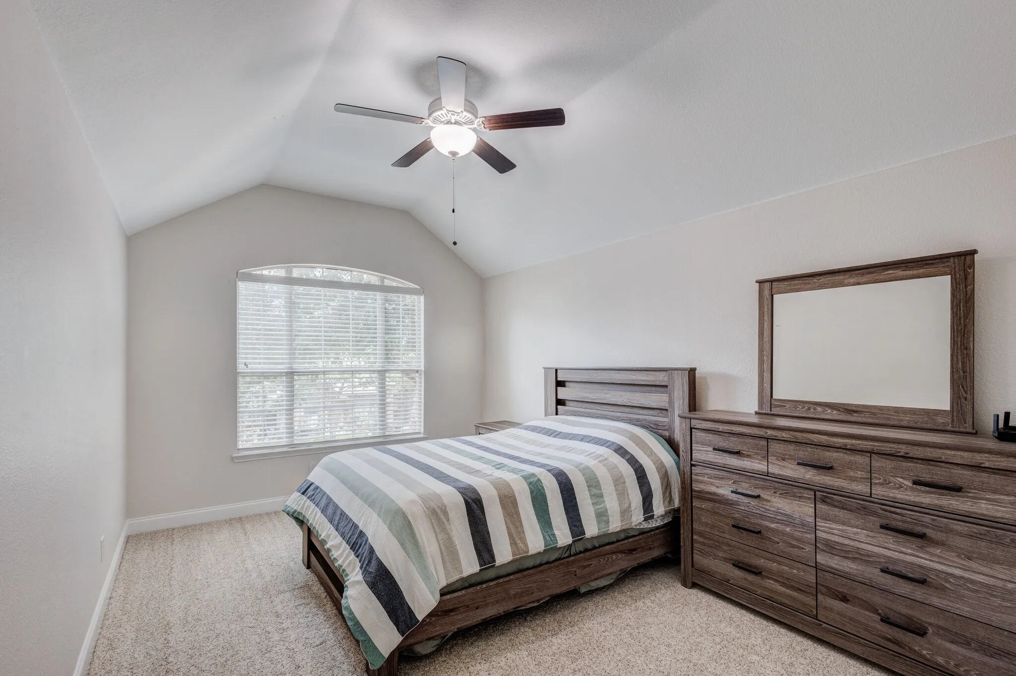 Single Family Residence For Sale in Collin County , 11687 Corsicana Drive, Frisco, Texas 75035, 5 Bedrooms, 4 Bathrooms, 2 Garage spaces, 4,042 Sqft, built in 2006, Preowned, Price $725,000, mls#21228892, Real Estate Agent in Frisco, Homes For Sale in Collin county, Homes For Sale in Frisco, Realtor in Frisco Texas, Real Estate Brokerage Independent Realty Texas, Luminita Cordes Realtor
