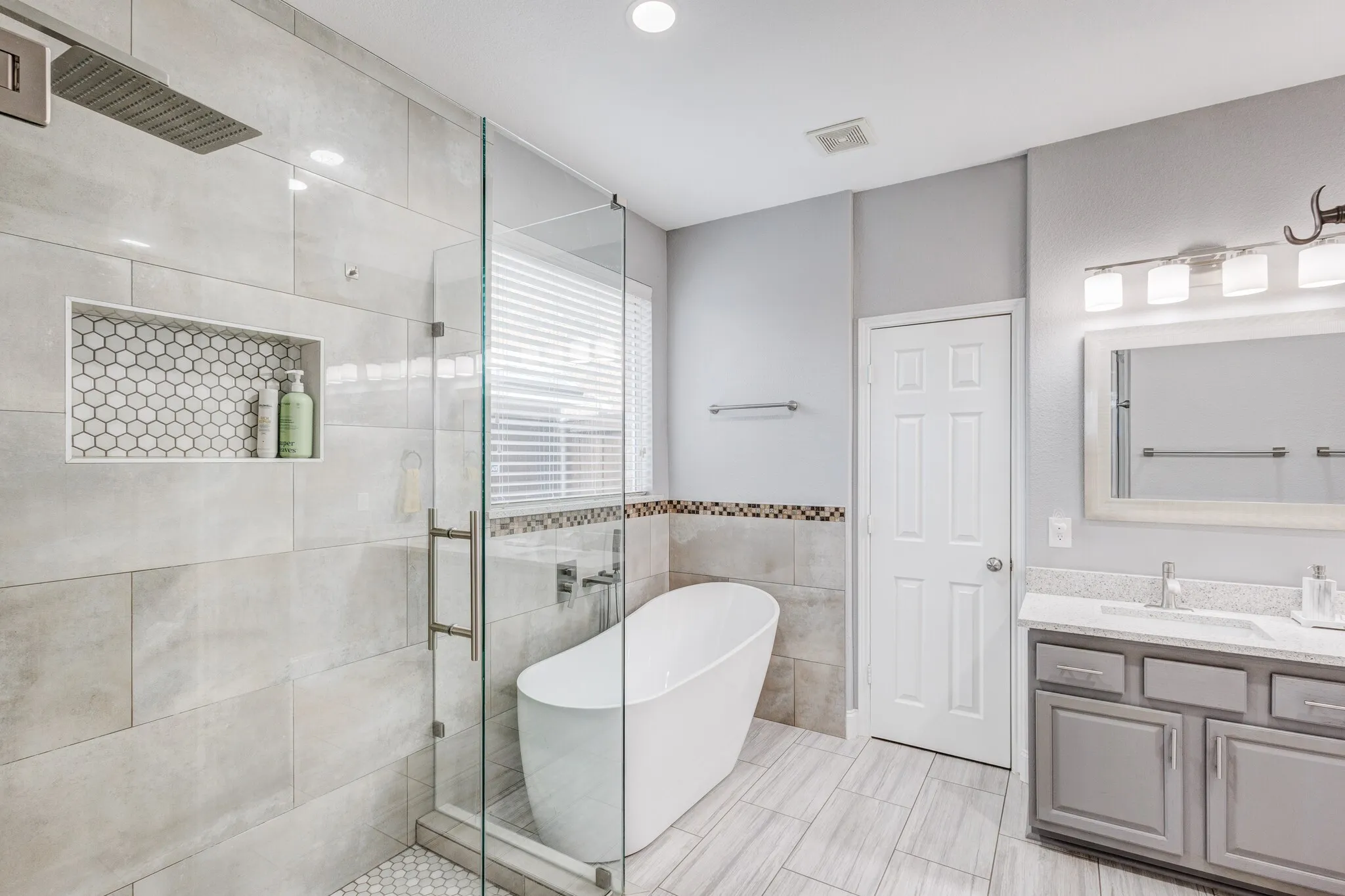 Single Family Residence For Sale in Collin County , 11687 Corsicana Drive, Frisco, Texas 75035, 5 Bedrooms, 4 Bathrooms, 2 Garage spaces, 4,042 Sqft, built in 2006, Preowned, Price $725,000, mls#21228892, Real Estate Agent in Frisco, Homes For Sale in Collin county, Homes For Sale in Frisco, Realtor in Frisco Texas, Real Estate Brokerage Independent Realty Texas, Luminita Cordes Realtor