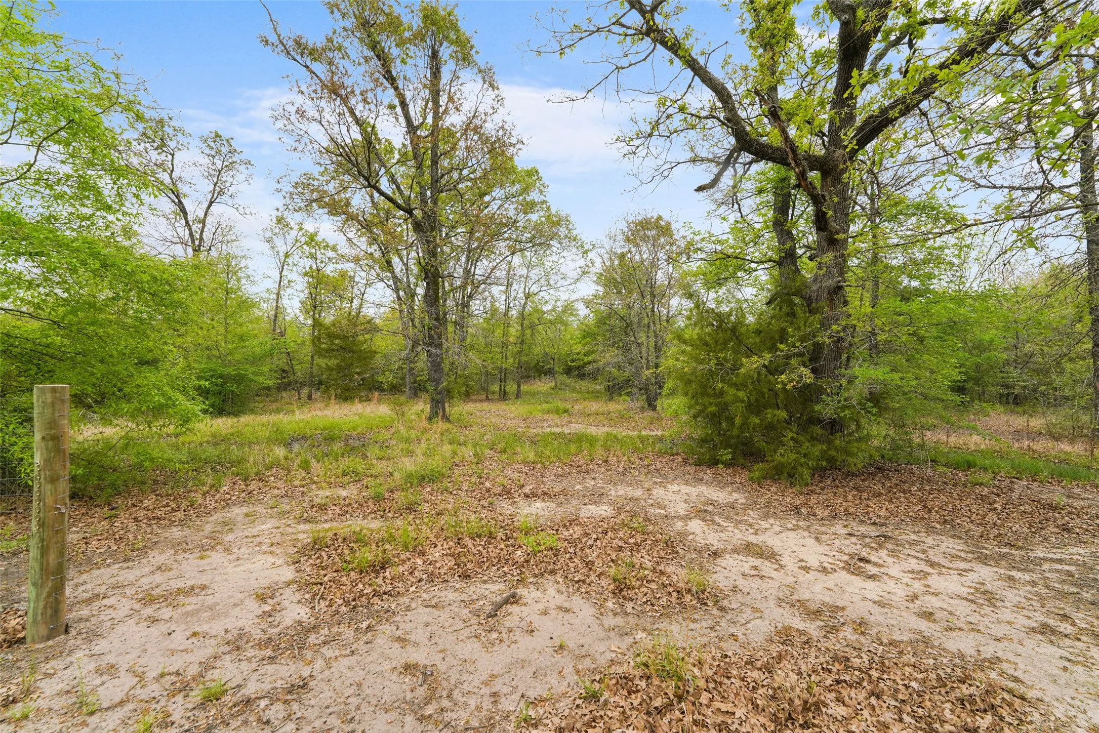Mobile Home For Sale in Anderson County , 130 Private Road 6453, Palestine, Texas 75803, 3 Bedrooms, 3 Bathrooms, Garage spaces, 1,456 Sqft, built in 2006, Price $285,000, mls#21228897, Real Estate Agent in Palestine, Homes For Sale in Anderson county, Homes For Sale in Palestine, Realtor in Palestine Texas, Real Estate Brokerage Independent Realty Texas, Luminita Cordes Realtor