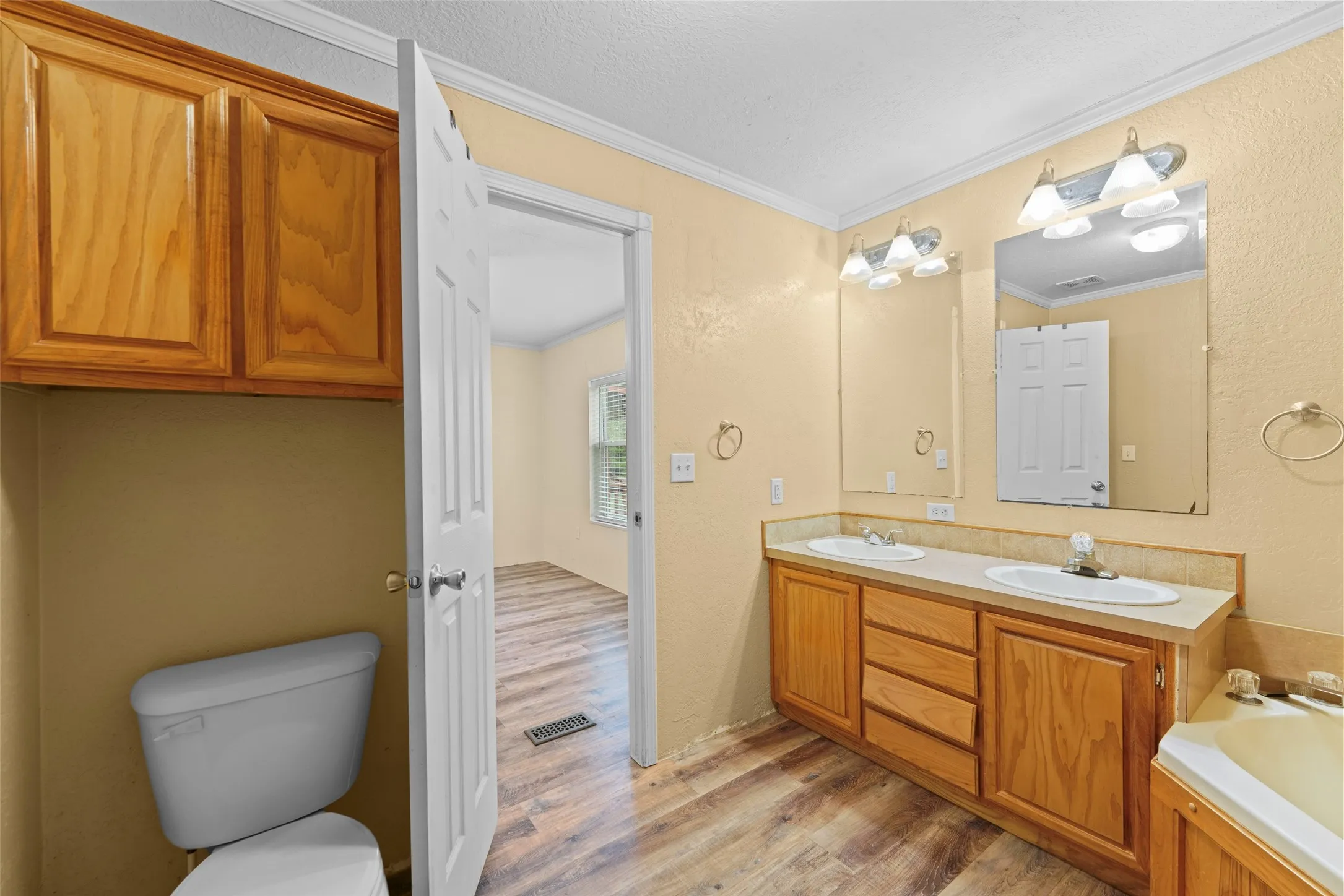 Mobile Home For Sale in Anderson County , 130 Private Road 6453, Palestine, Texas 75803, 3 Bedrooms, 3 Bathrooms, Garage spaces, 1,456 Sqft, built in 2006, Price $285,000, mls#21228897, Real Estate Agent in Palestine, Homes For Sale in Anderson county, Homes For Sale in Palestine, Realtor in Palestine Texas, Real Estate Brokerage Independent Realty Texas, Luminita Cordes Realtor