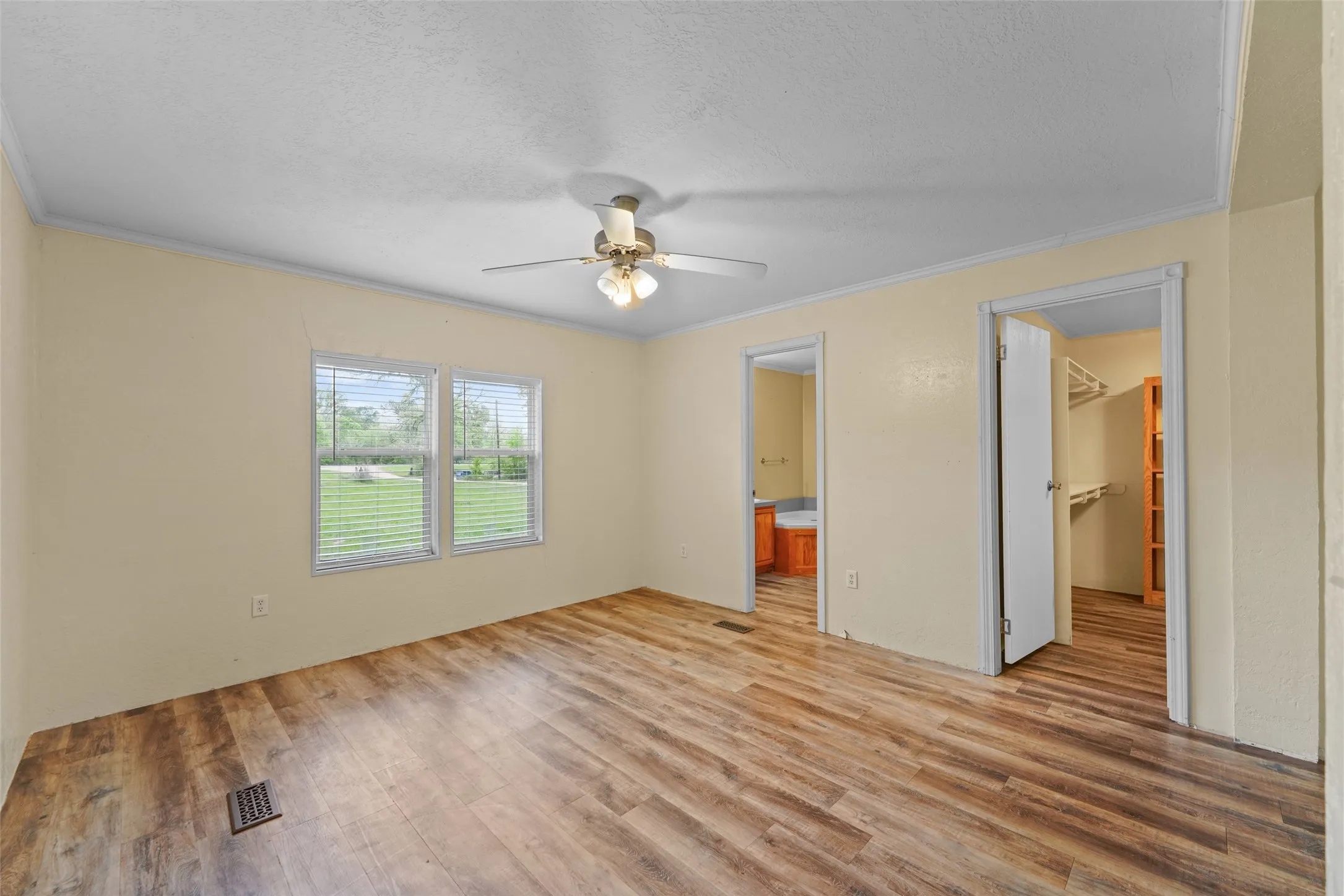 Mobile Home For Sale in Anderson County , 130 Private Road 6453, Palestine, Texas 75803, 3 Bedrooms, 3 Bathrooms, Garage spaces, 1,456 Sqft, built in 2006, Price $285,000, mls#21228897, Real Estate Agent in Palestine, Homes For Sale in Anderson county, Homes For Sale in Palestine, Realtor in Palestine Texas, Real Estate Brokerage Independent Realty Texas, Luminita Cordes Realtor