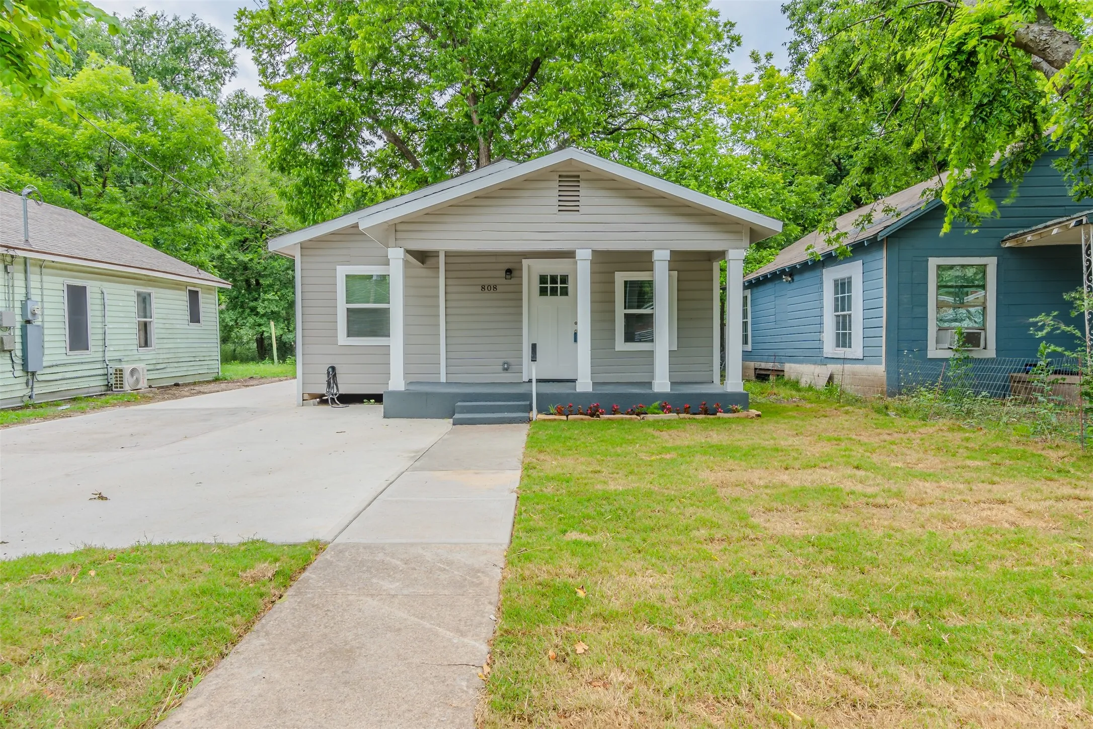 View of front facade featuring a porch and a front lawn