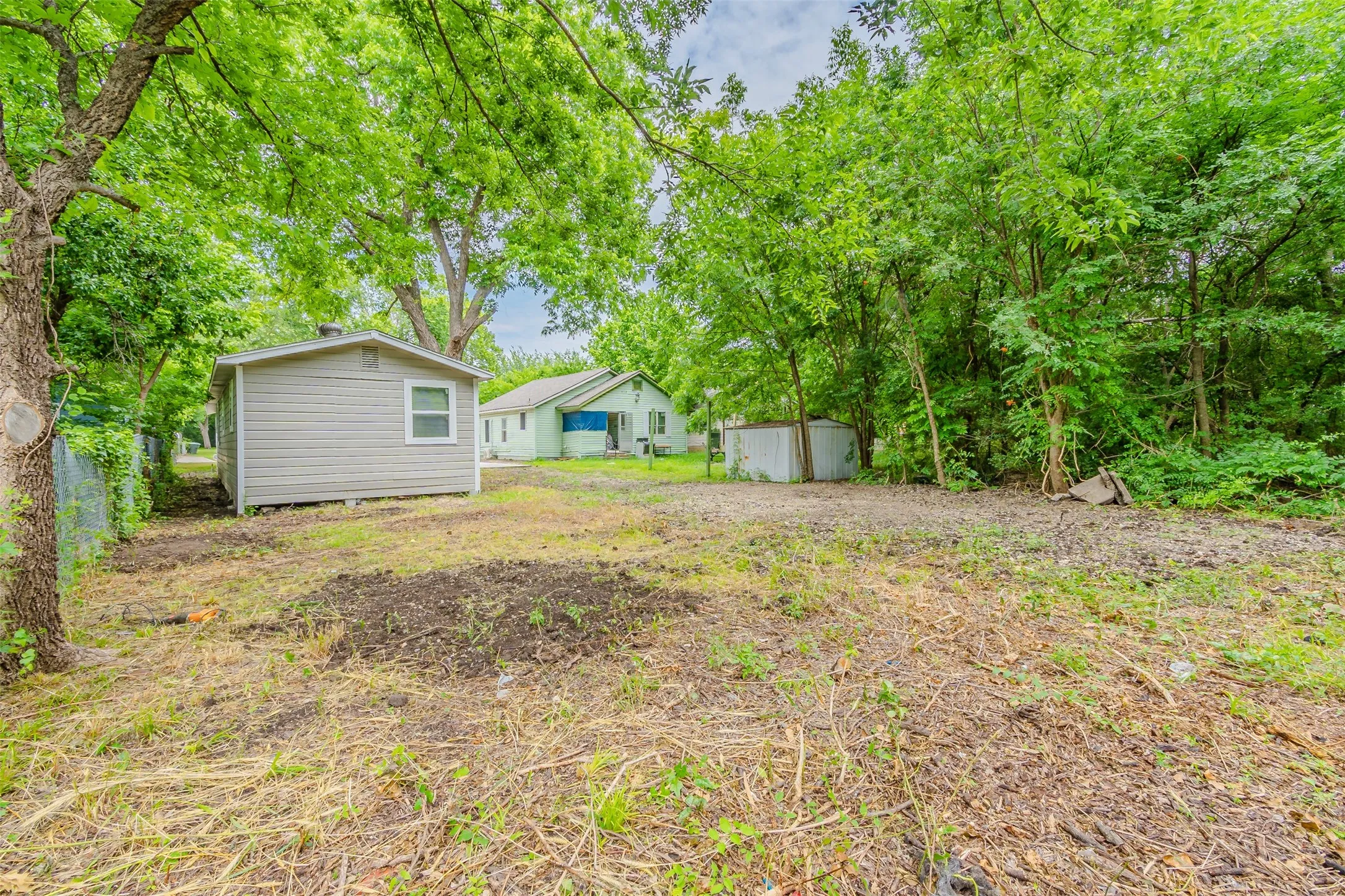 View of yard featuring a storage shed