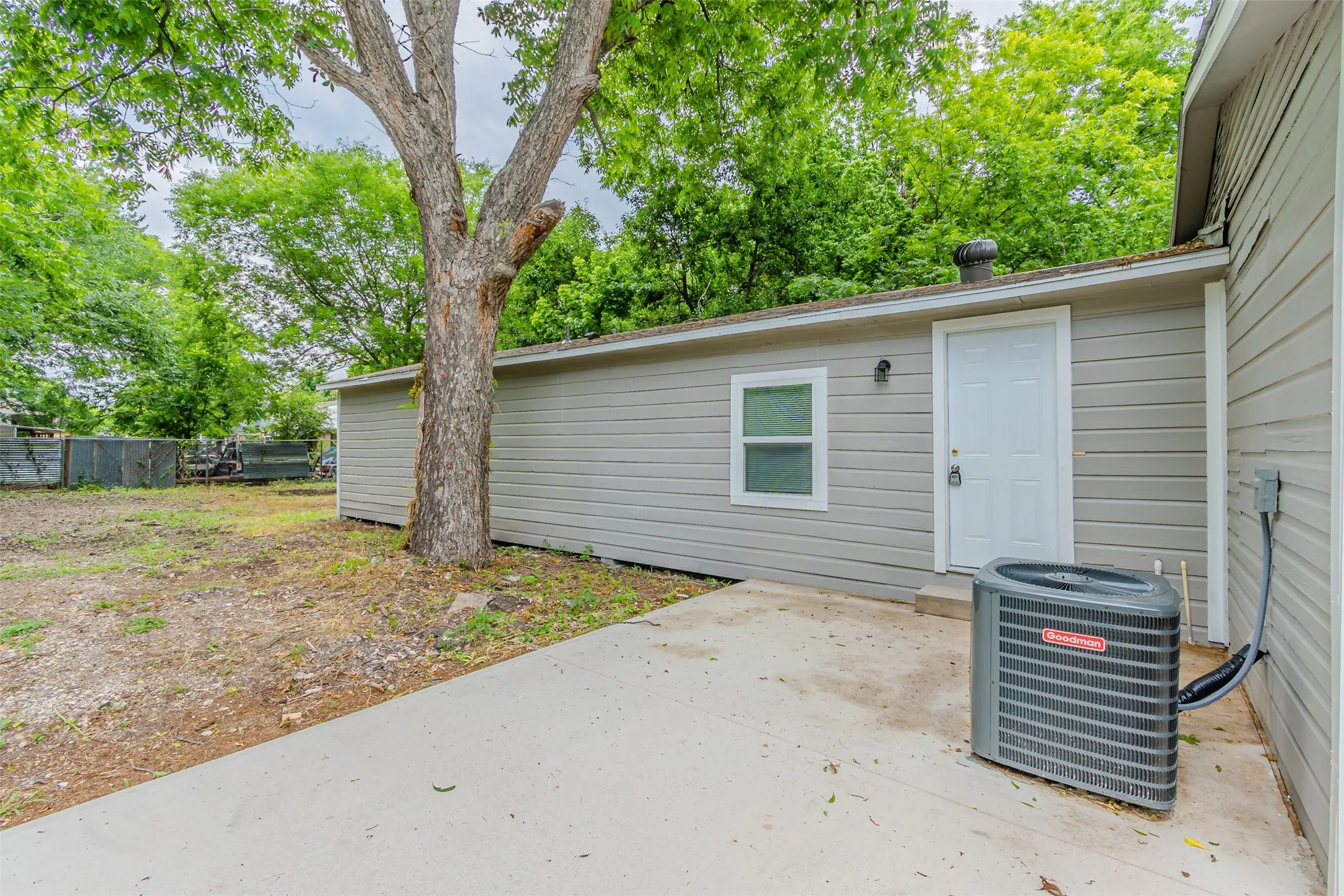 Single Family Residence For Sale in Grayson County , 808 N Montgomery Street, Sherman, Texas 75090, 4 Bedrooms, 2 Bathrooms, Garage spaces, 1,384 Sqft, built in 1935, Price $200,000, mls#21228891, Real Estate Agent in Sherman, Homes For Sale in Grayson county, Homes For Sale in Sherman, Realtor in Sherman Texas, Real Estate Brokerage Independent Realty Texas, Luminita Cordes Realtor