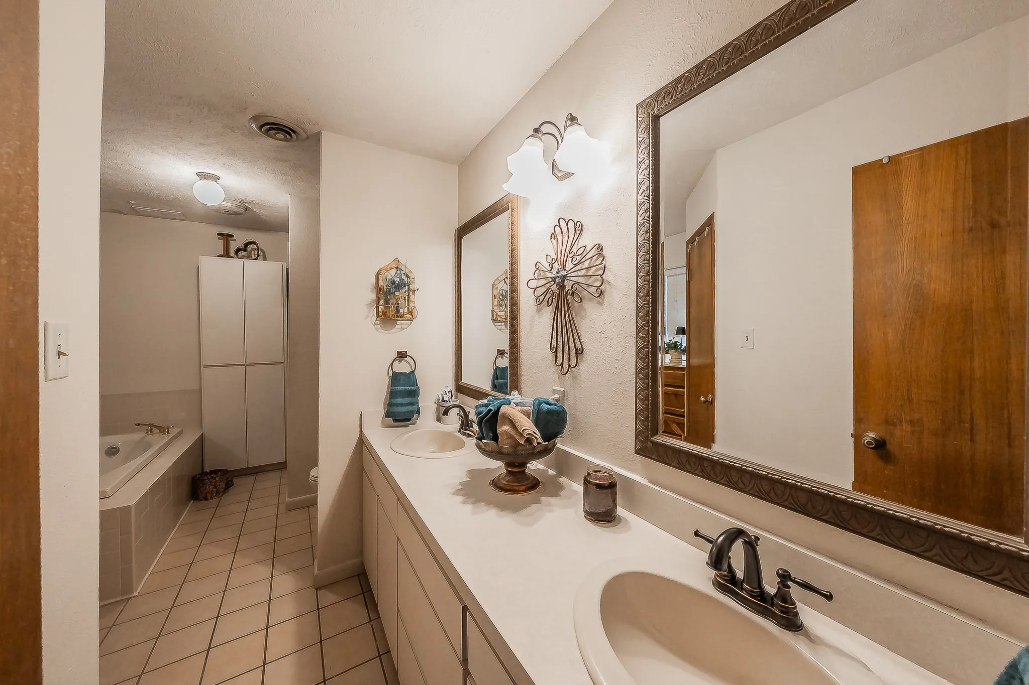 Master Bath with dual sinks, separate tub and shower