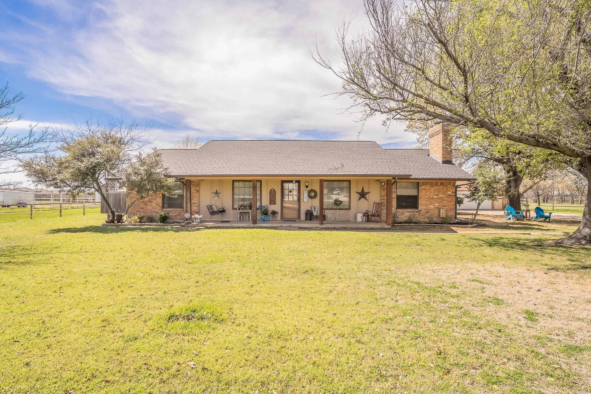 Single Family Residence For Sale in Tarrant County , 11485 Ridgeview Circle, Fort Worth, Texas 76244, 3 Bedrooms, 3 Bathrooms, 2 Garage spaces, 2,615 Sqft, built in 1977, Preowned, Price $850,000, mls#21228851, Real Estate Agent in Fort Worth, Homes For Sale in Tarrant county, Homes For Sale in Fort Worth, Realtor in Fort Worth Texas, Real Estate Brokerage Independent Realty Texas, Luminita Cordes Realtor