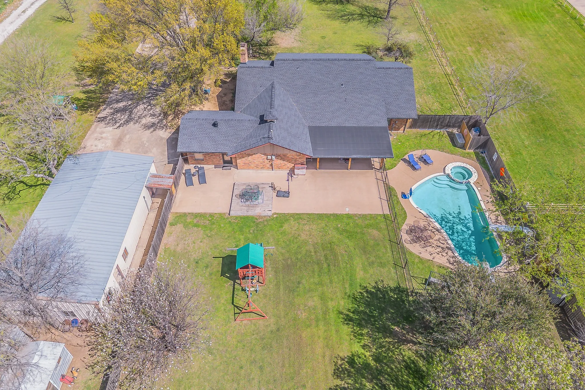 Single Family Residence For Sale in Tarrant County , 11485 Ridgeview Circle, Fort Worth, Texas 76244, 3 Bedrooms, 3 Bathrooms, 2 Garage spaces, 2,615 Sqft, built in 1977, Preowned, Price $850,000, mls#21228851, Real Estate Agent in Fort Worth, Homes For Sale in Tarrant county, Homes For Sale in Fort Worth, Realtor in Fort Worth Texas, Real Estate Brokerage Independent Realty Texas, Luminita Cordes Realtor